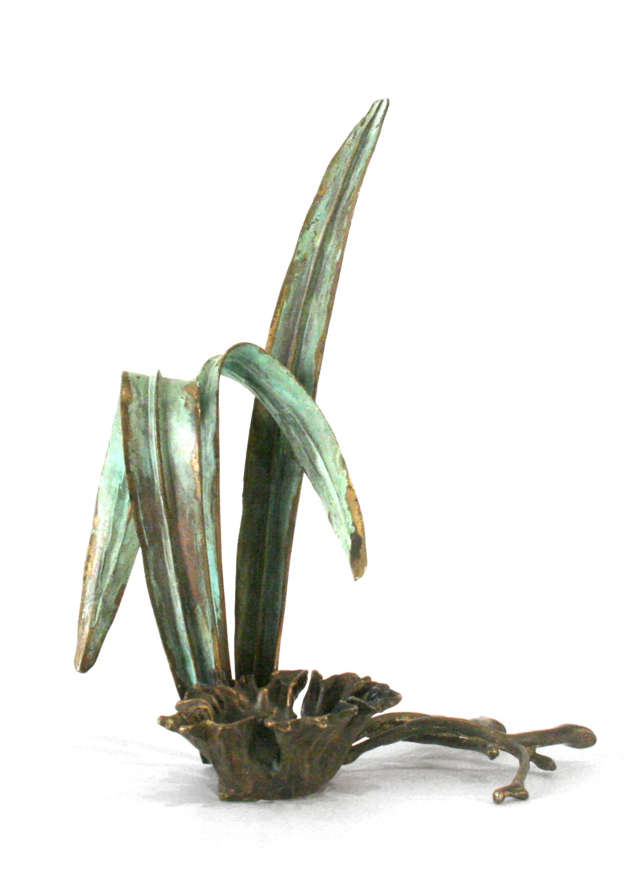 Américain Sculpture « Porte-bougies à feuilles vertes » de Robert Lee Morris en vente