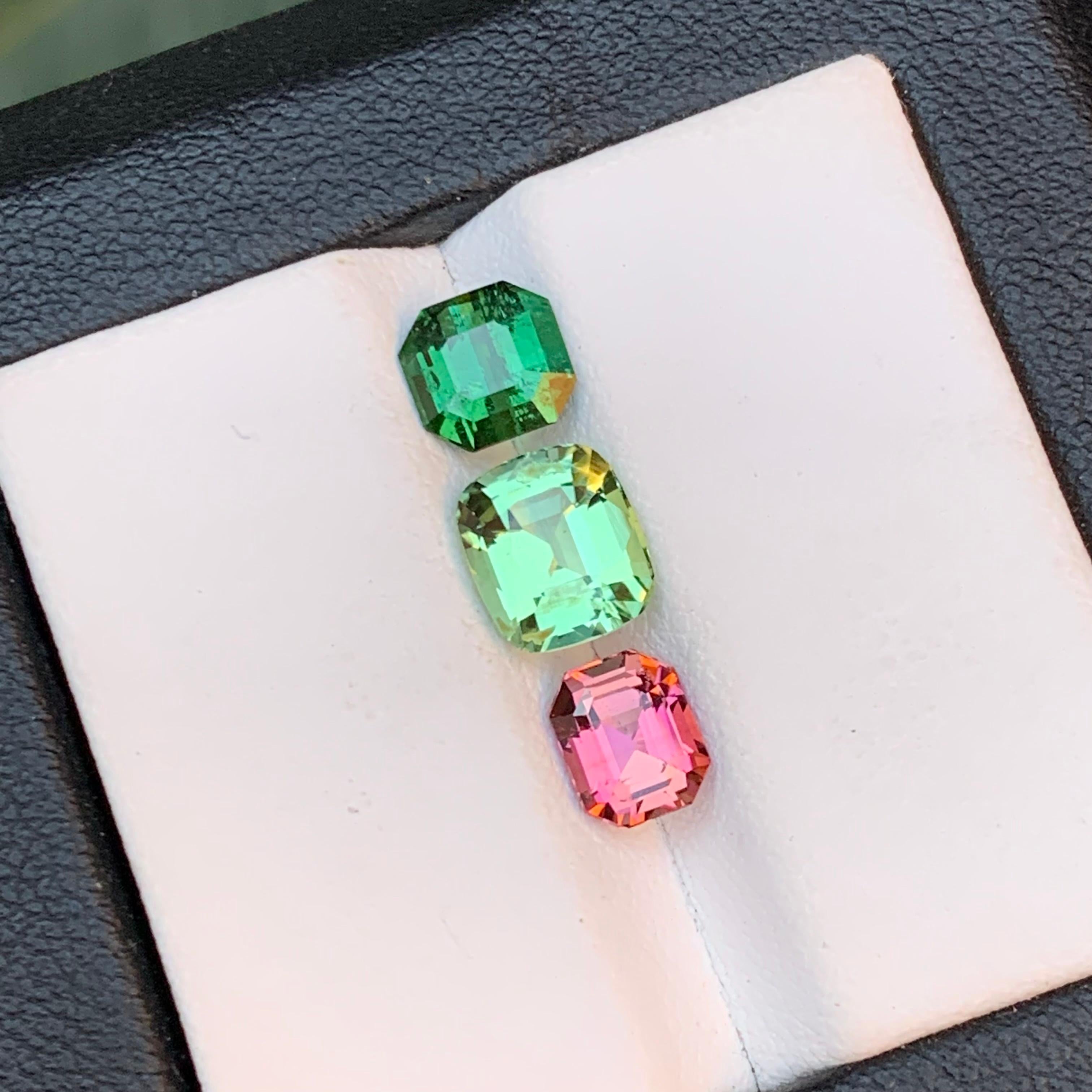 Green, Light Pale Green, & a Pink Natural Tourmaline Loose Gemstones 3.70 Carat In New Condition For Sale In Peshawar, PK