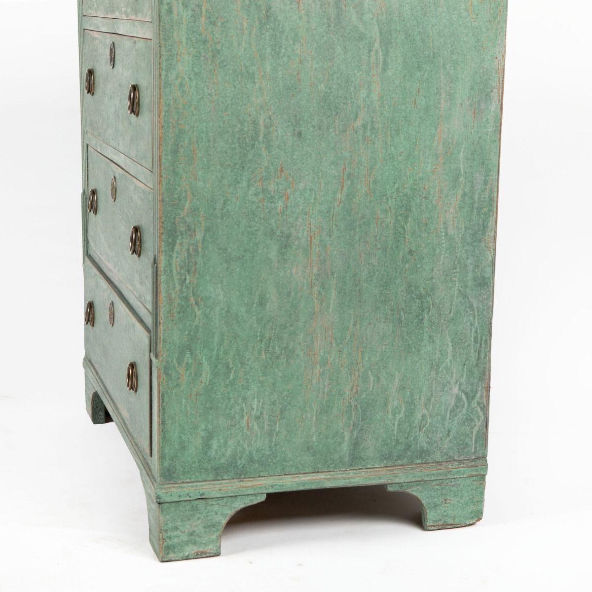 Cassettiera verde Luigi XVI / Gustavo con piano in finto marmo in vendita 2