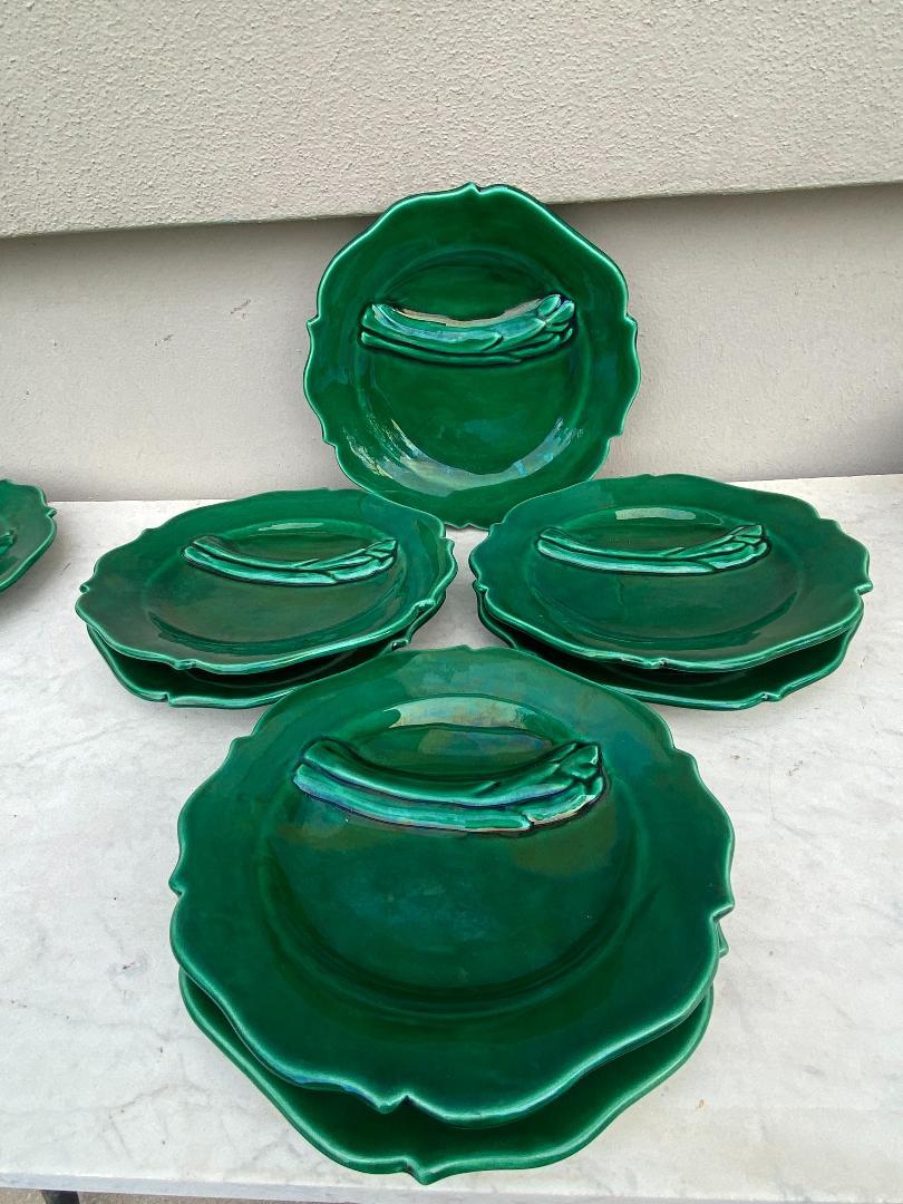 Mid-Century French Green Majolica Asparagus Set of 13 Pieces Vallauris In Good Condition For Sale In Austin, TX