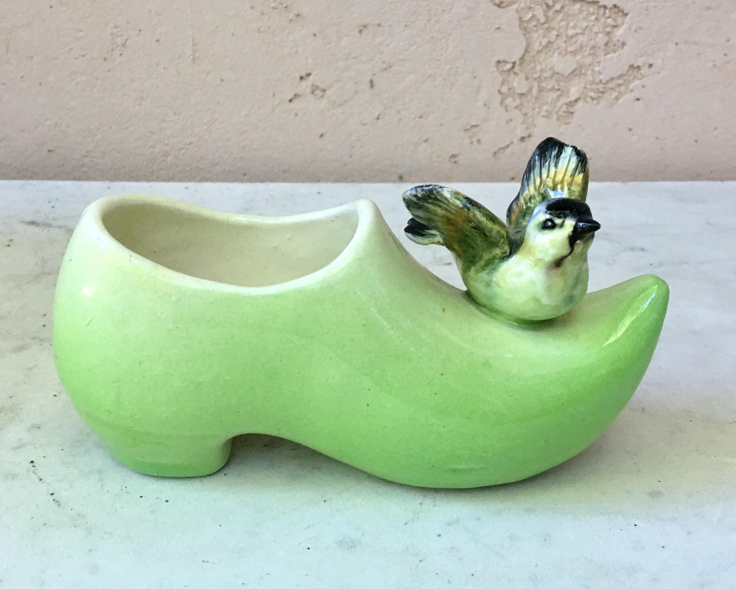 Charming Majolica clogs with birds Massier unsigned, circa 1890 (Early works are frequently unsigned).
The Massier family produced different pieces with birds in a very creative style in Vallauris on the French Riviera, they excelled in the