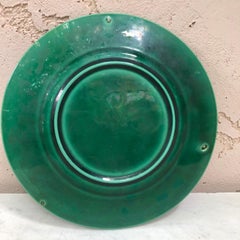 Piatto a forma di foglie in maiolica verde, 1890 circa