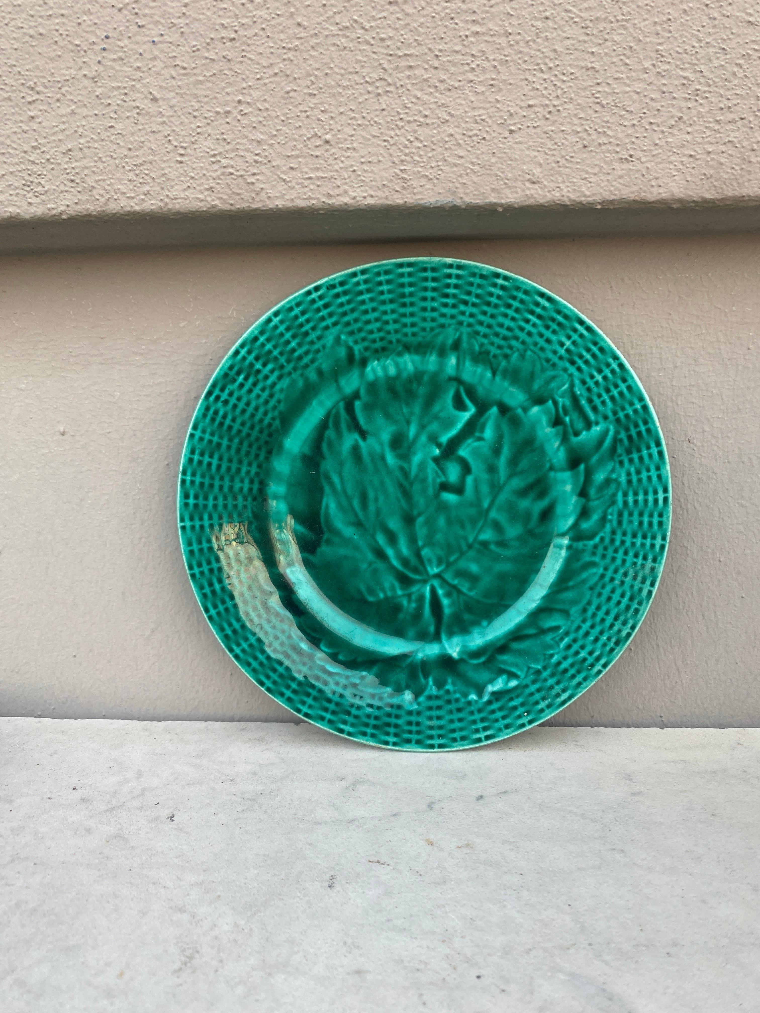 Country Green Majolica Leaves Plate, circa 1890 For Sale