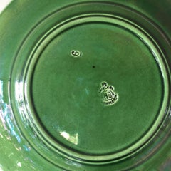 Grüner Majolika-Oliventeller Choisy-le-Roi, um 1890