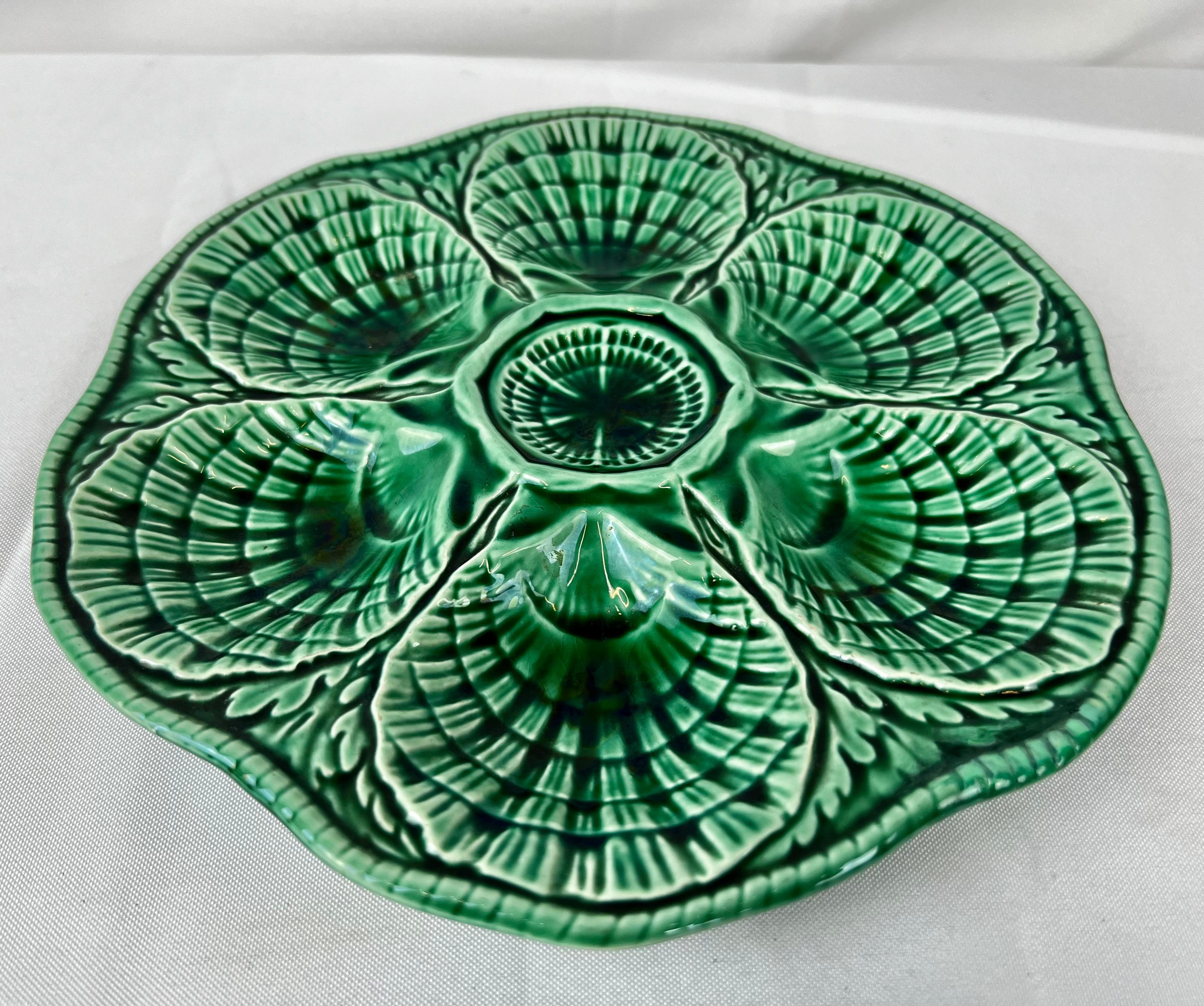 Green Majolica oyster plate by Sarreguemines, France In Good Condition In West Palm Beach, FL