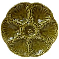 Assiette à huîtres en majolique verte Gien vers 1950