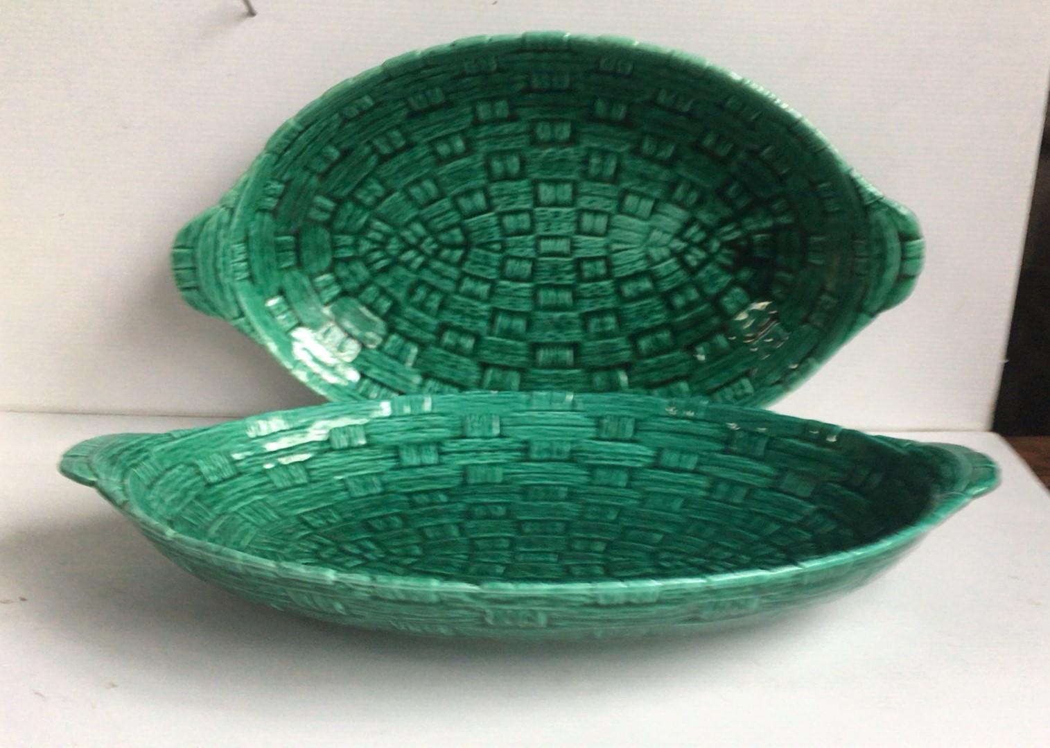 Green Majolica platter Sarreguemines Digoin, circa 1920.
Basket weave trompe l'oeil.
