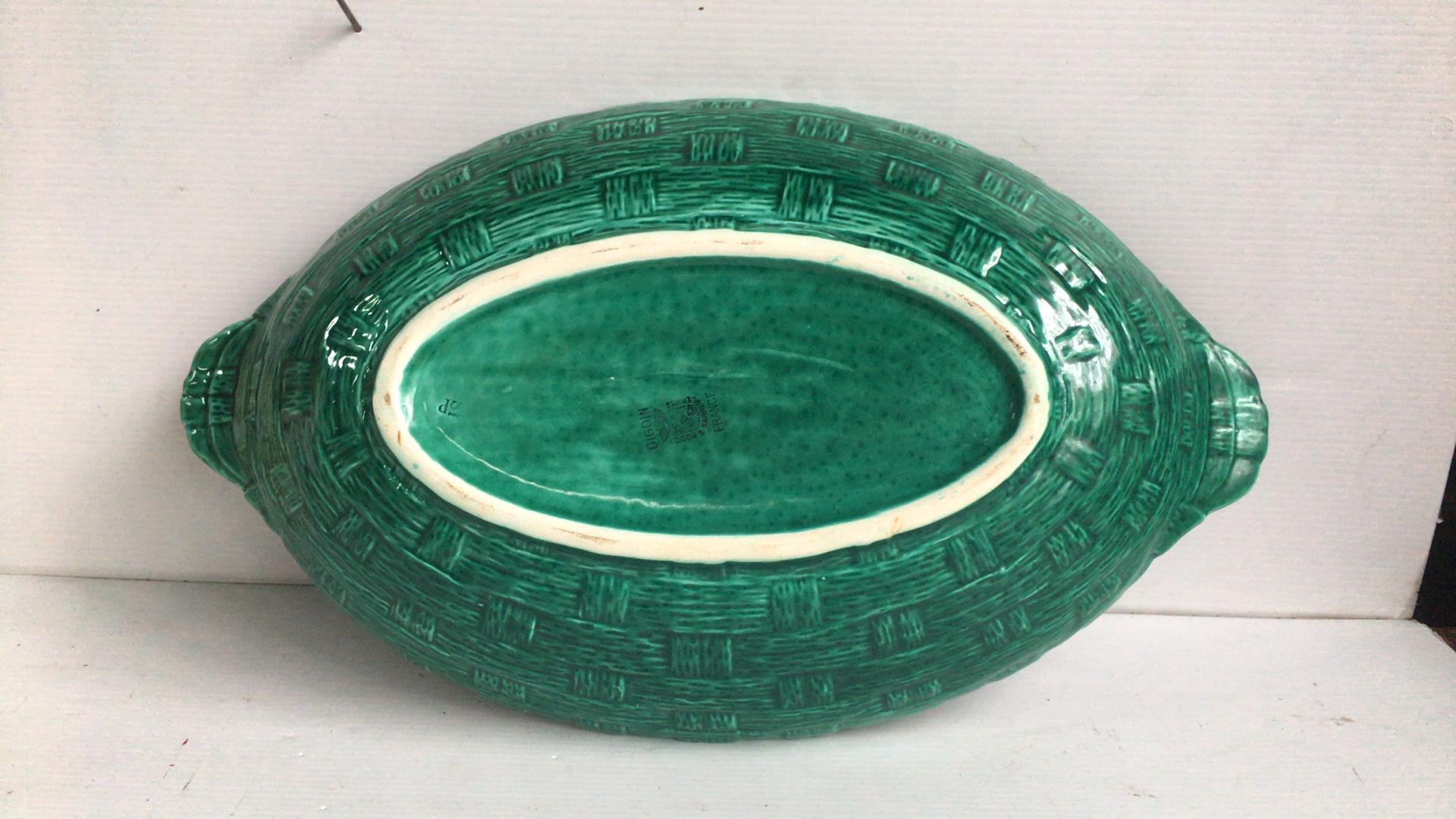 Early 20th Century Green Majolica Platter Sarreguemines Digoin, circa 1920