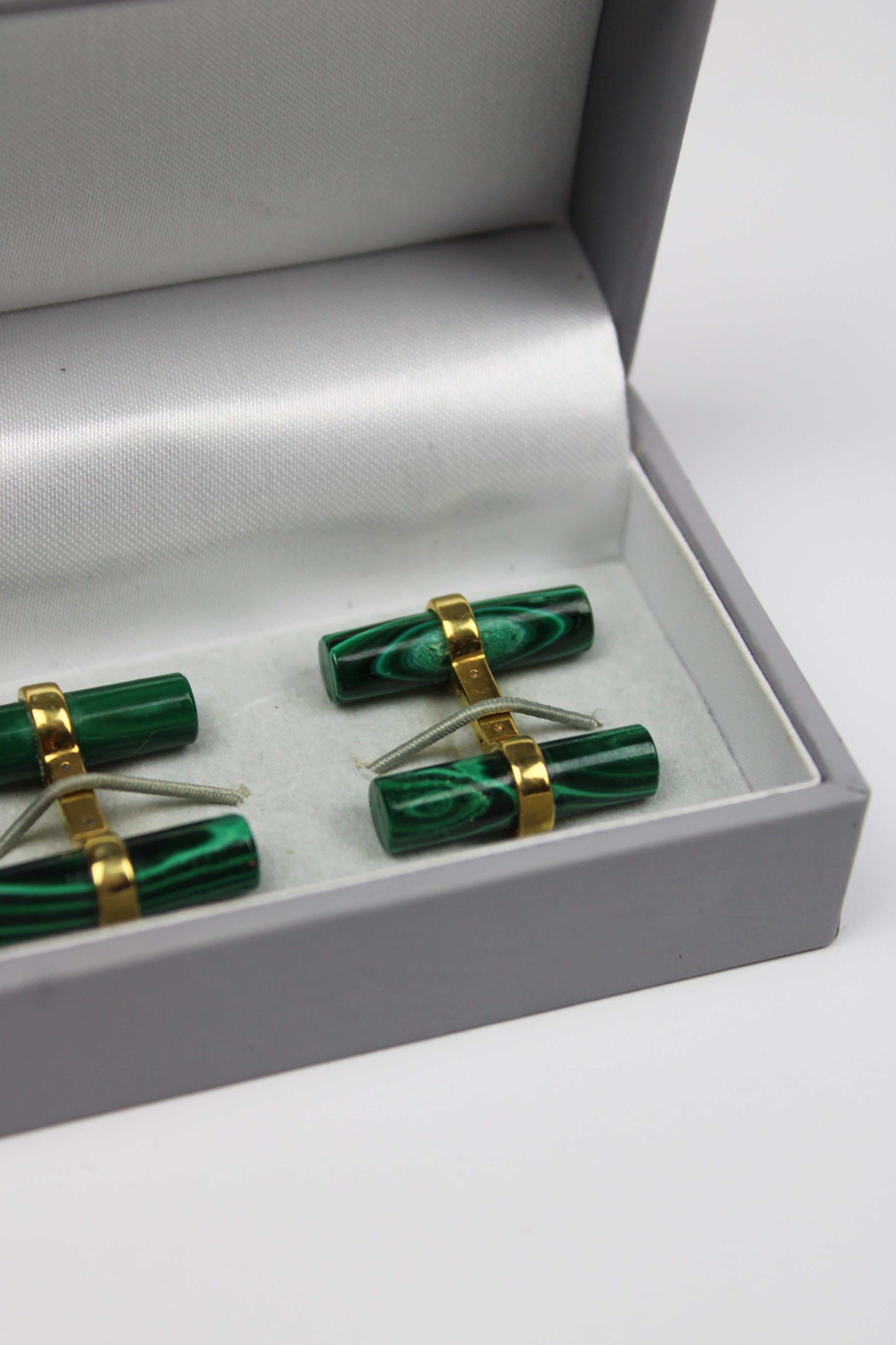 Green Malachite Cufflinks 22.5 Karat Yellow Gold 1980's France In Good Condition For Sale In Antwerpen, BE