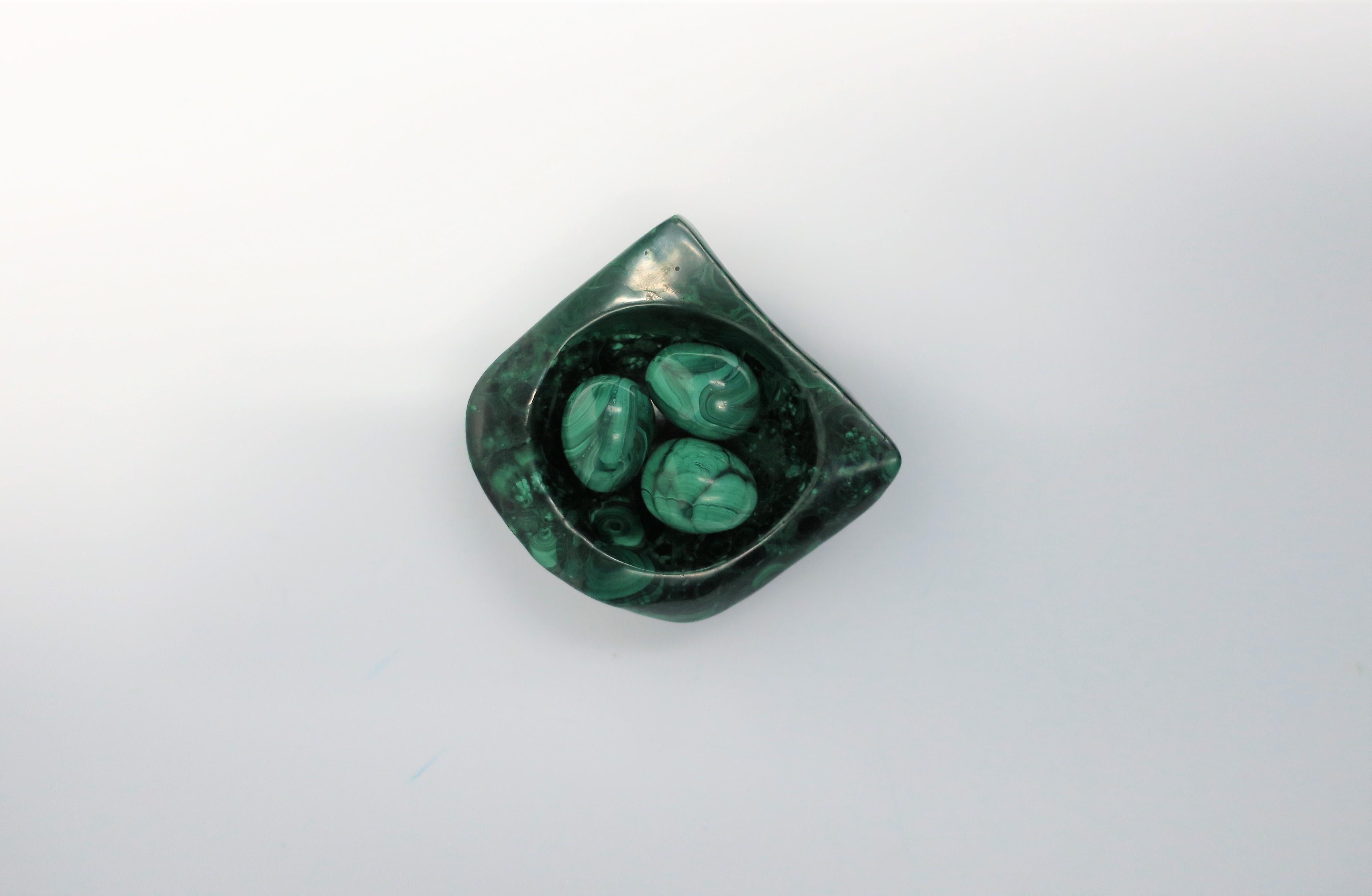 Green Malachite Decorative Dish and Objects In Good Condition In New York, NY