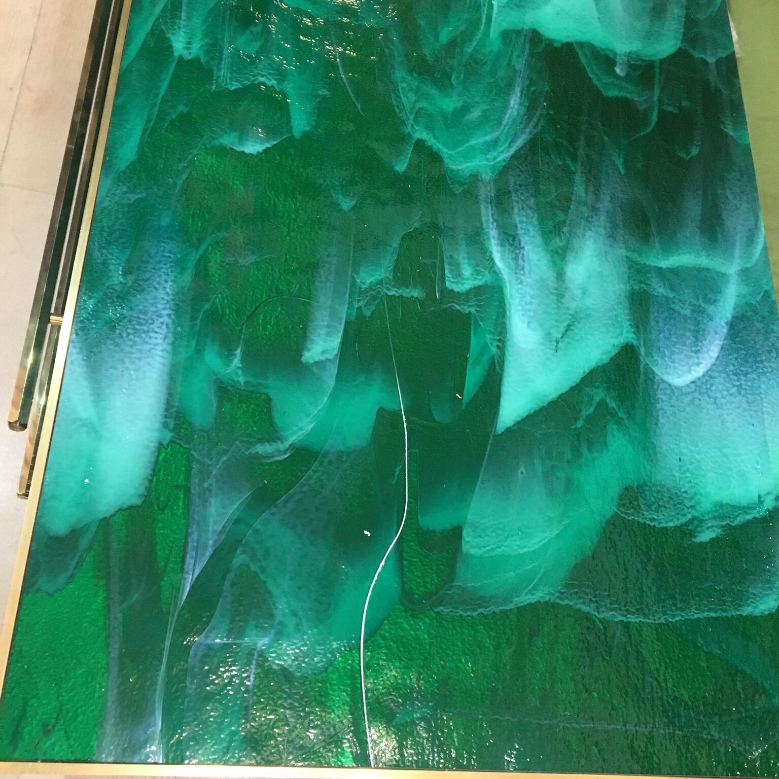 Kommode aus Opalglas mit grünem Malachiteffekt Messingdetails:: 1980er Jahre (Ende des 20. Jahrhunderts)