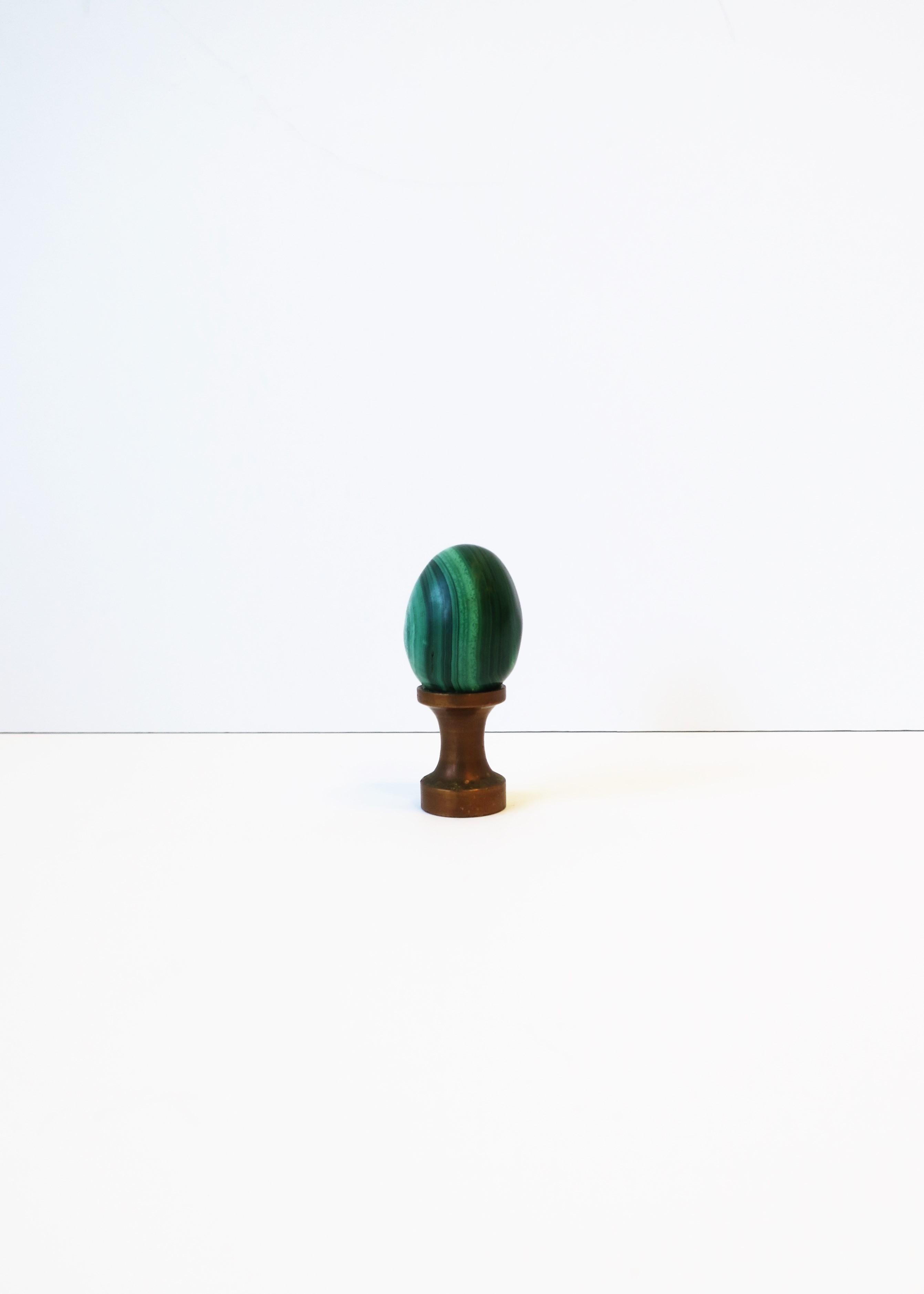 Green Malachite Egg on Copper Base Decorative Object In Good Condition In New York, NY