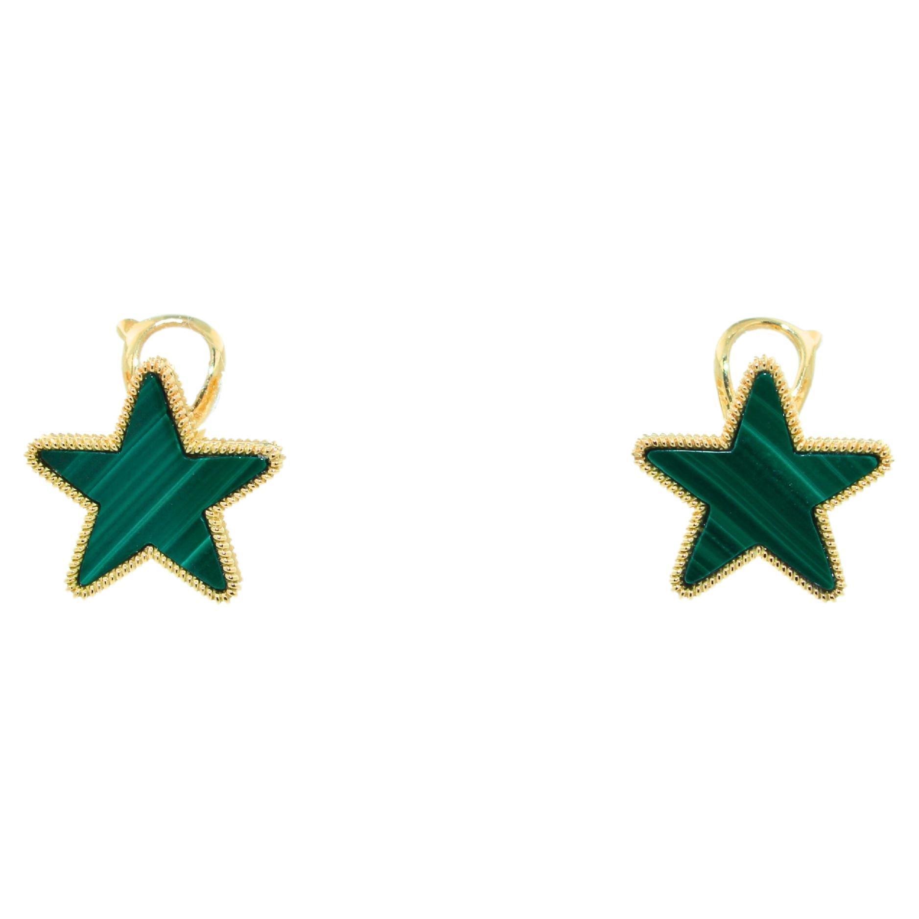 Gelbgold-Ohrringe mit grünem Malachit, Stern Galaxy Celestial Constellation, Sternzeichen
18K Gelbgold
Grüner Malachit Cabochon in handgeschliffener, einzigartiger Sternform