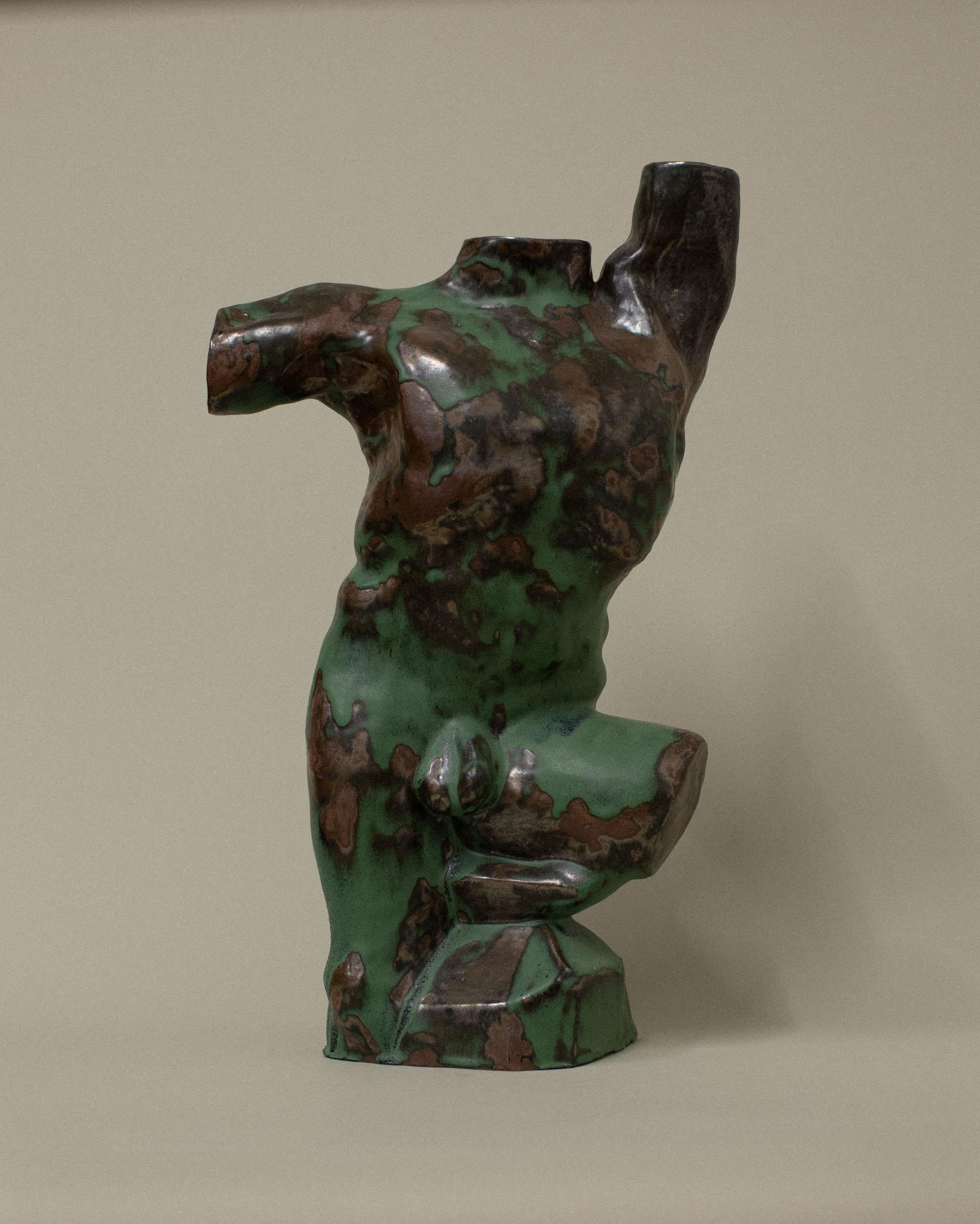 Grüne männliche Torso-Skulptur von Common Body im Angebot 3