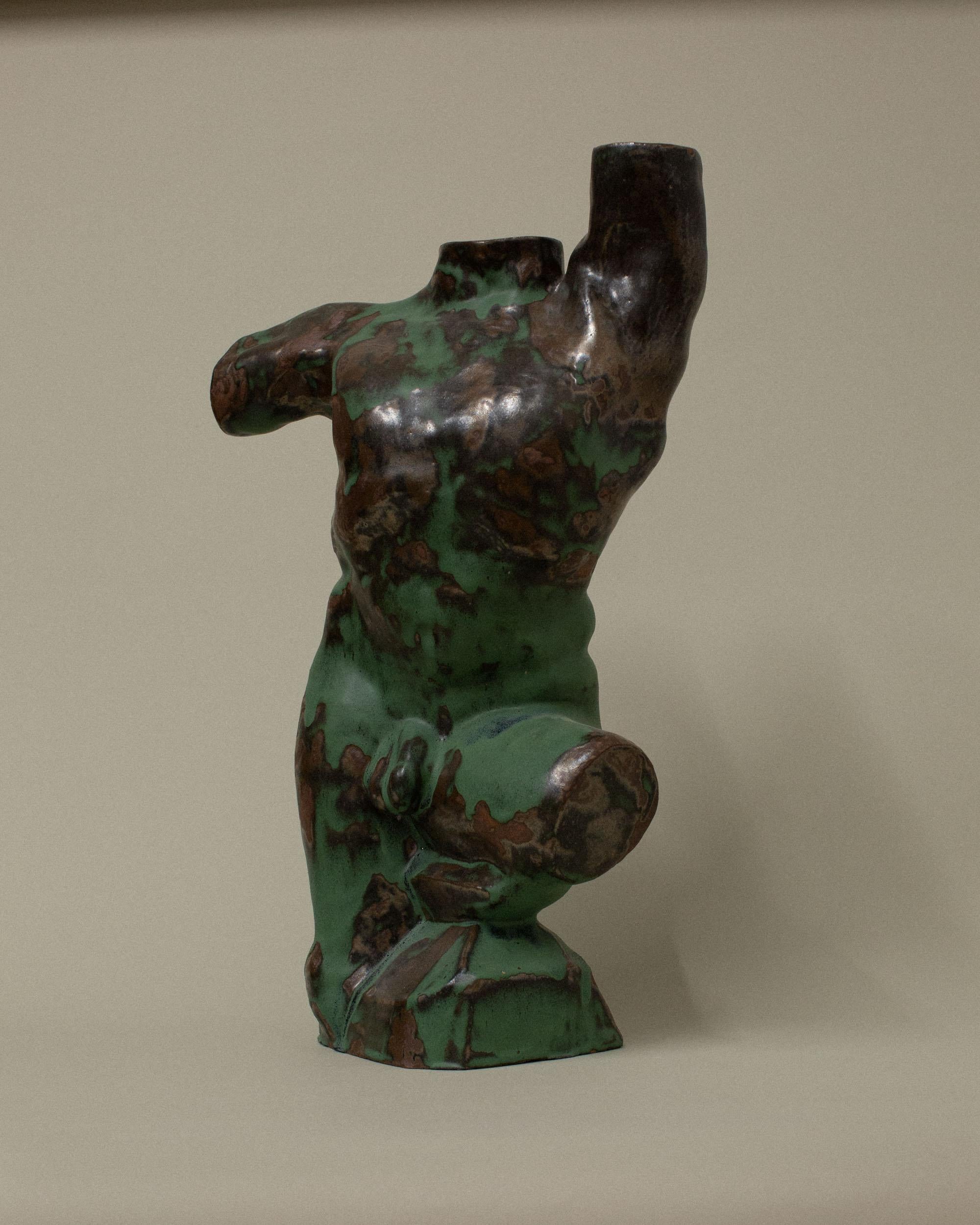Grüne männliche Torso-Skulptur von Common Body im Angebot 4