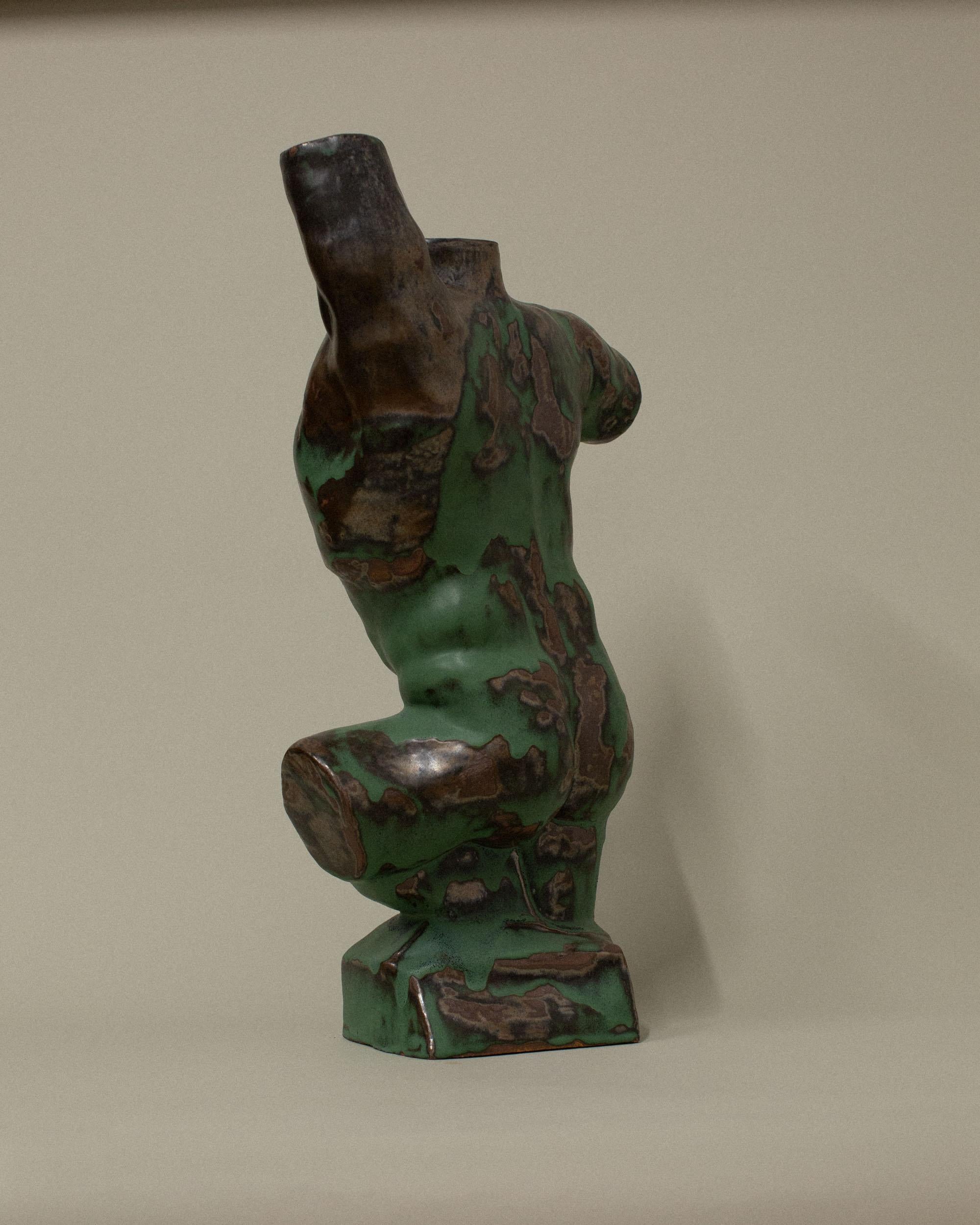 Grüne männliche Torso-Skulptur von Common Body im Angebot 6