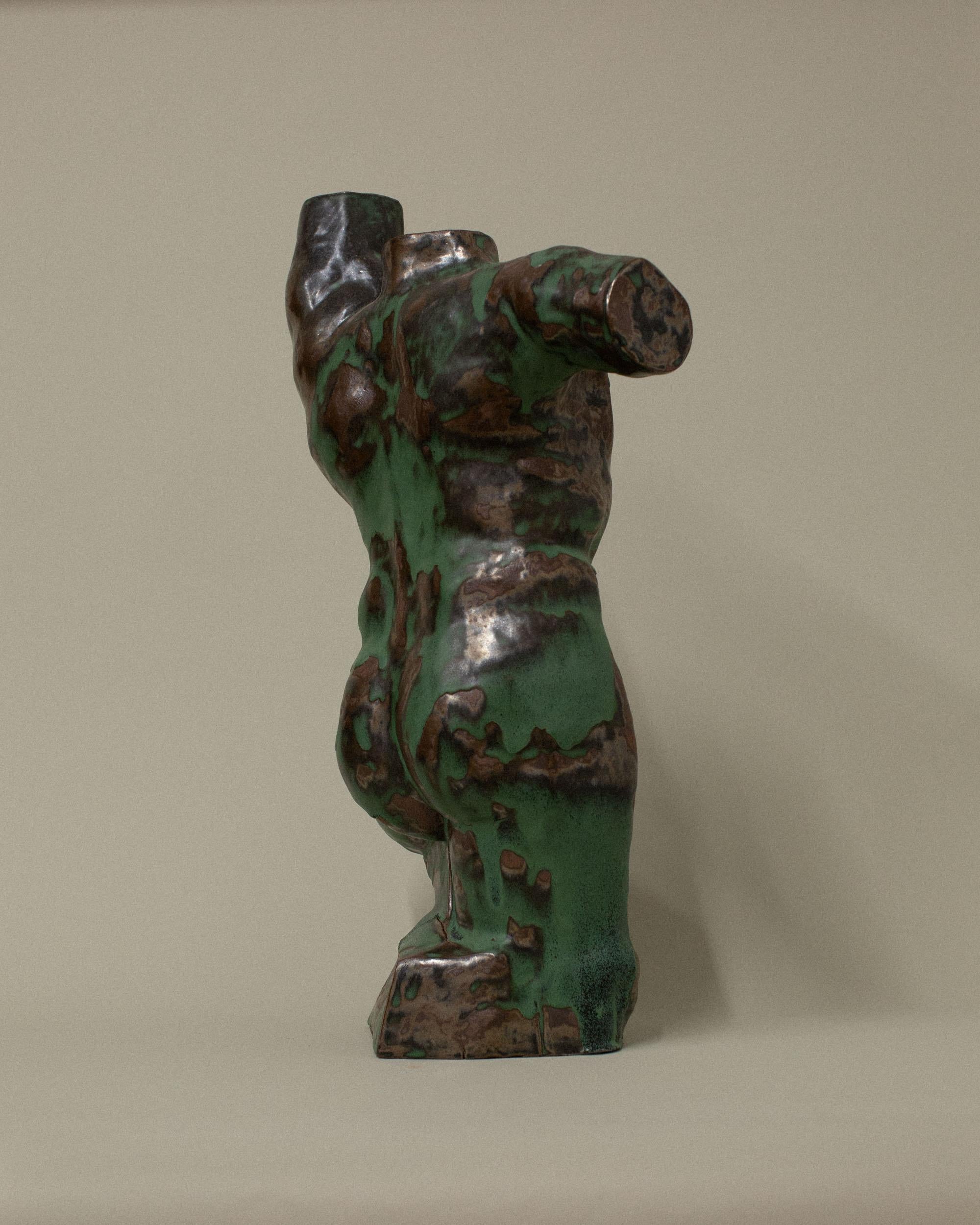 Grüne männliche Torso-Skulptur von Common Body im Angebot 7
