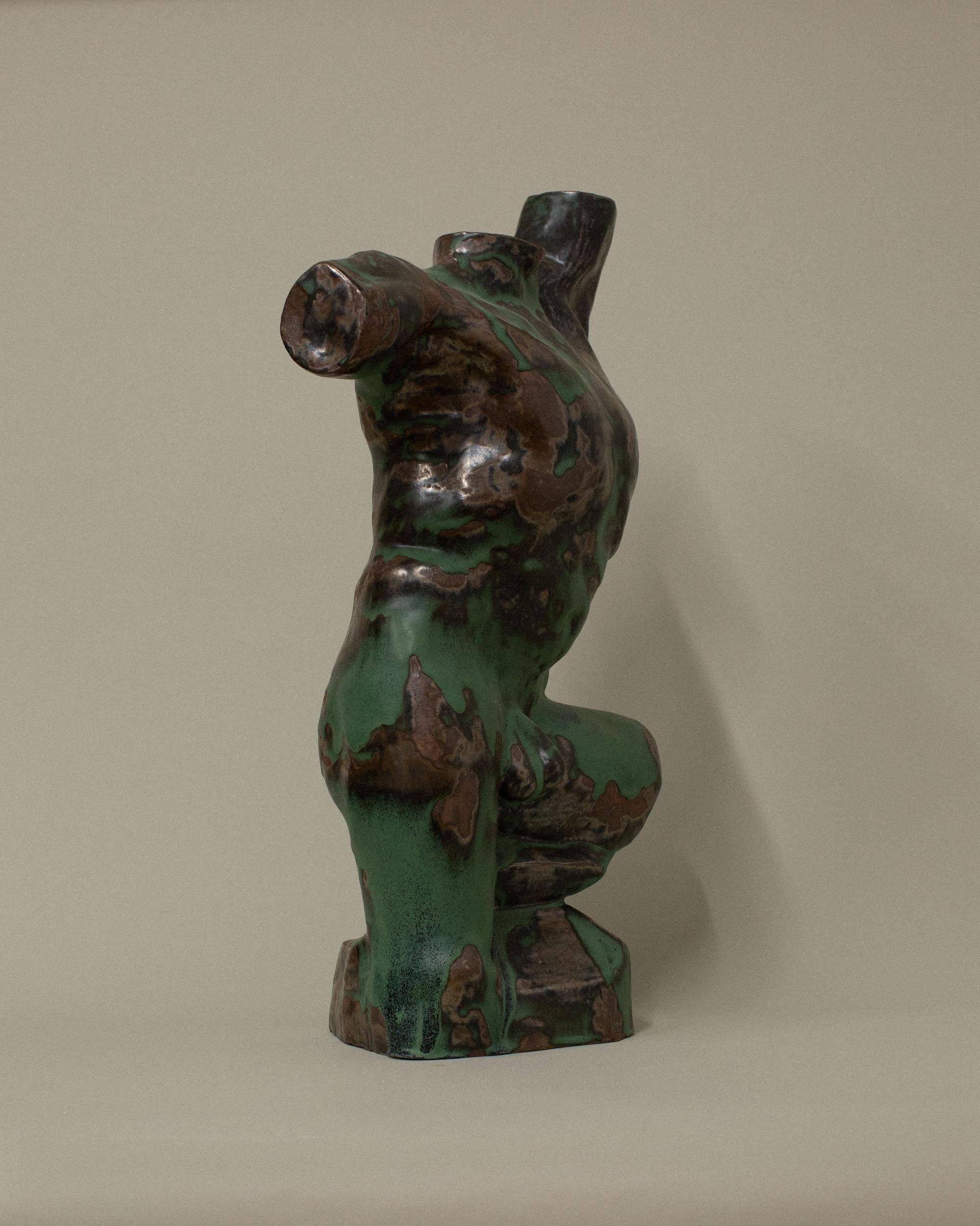 Grüne männliche Torso-Skulptur von Common Body im Angebot 8