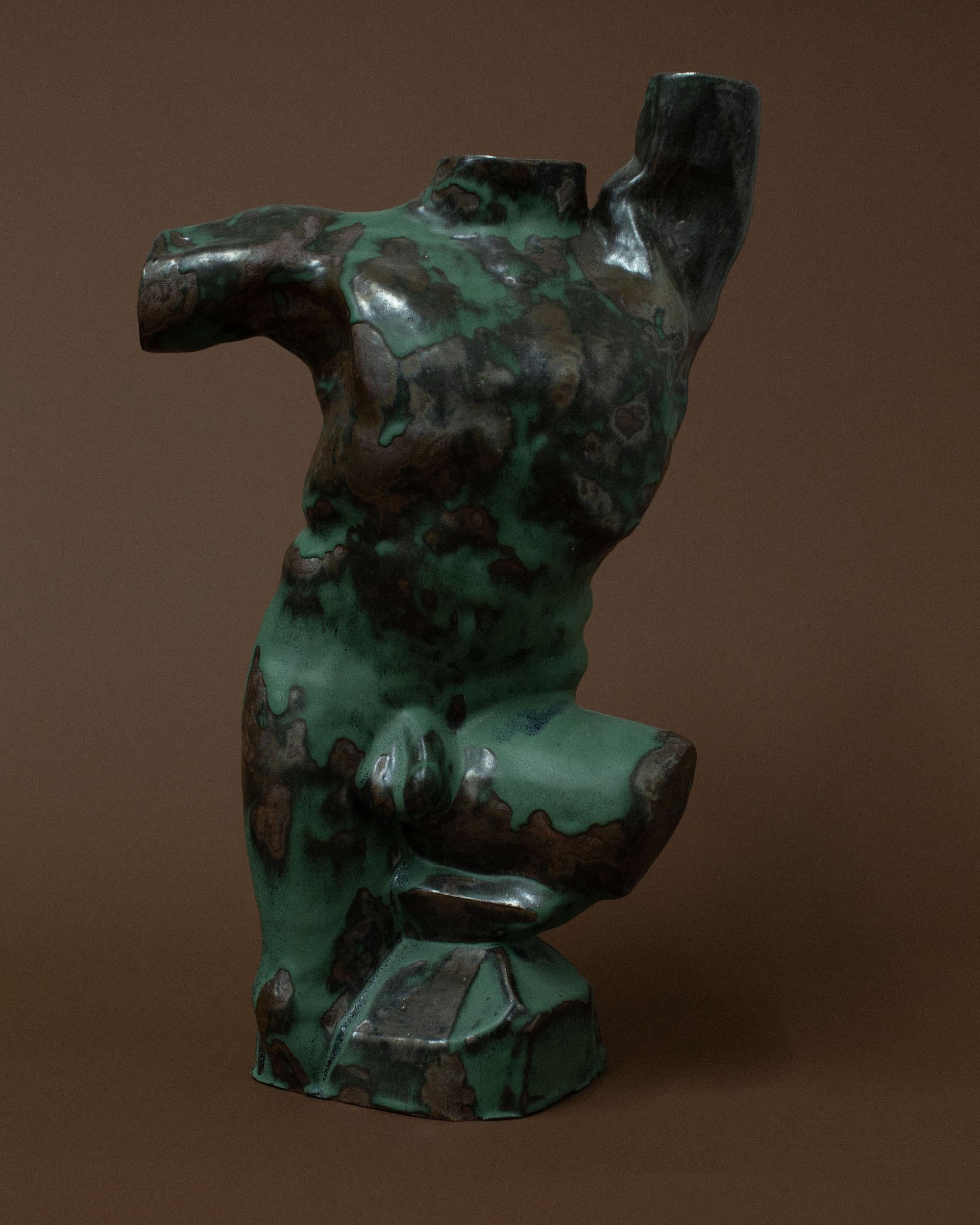 Grüne männliche Torso-Skulptur von Common Body im Angebot 9