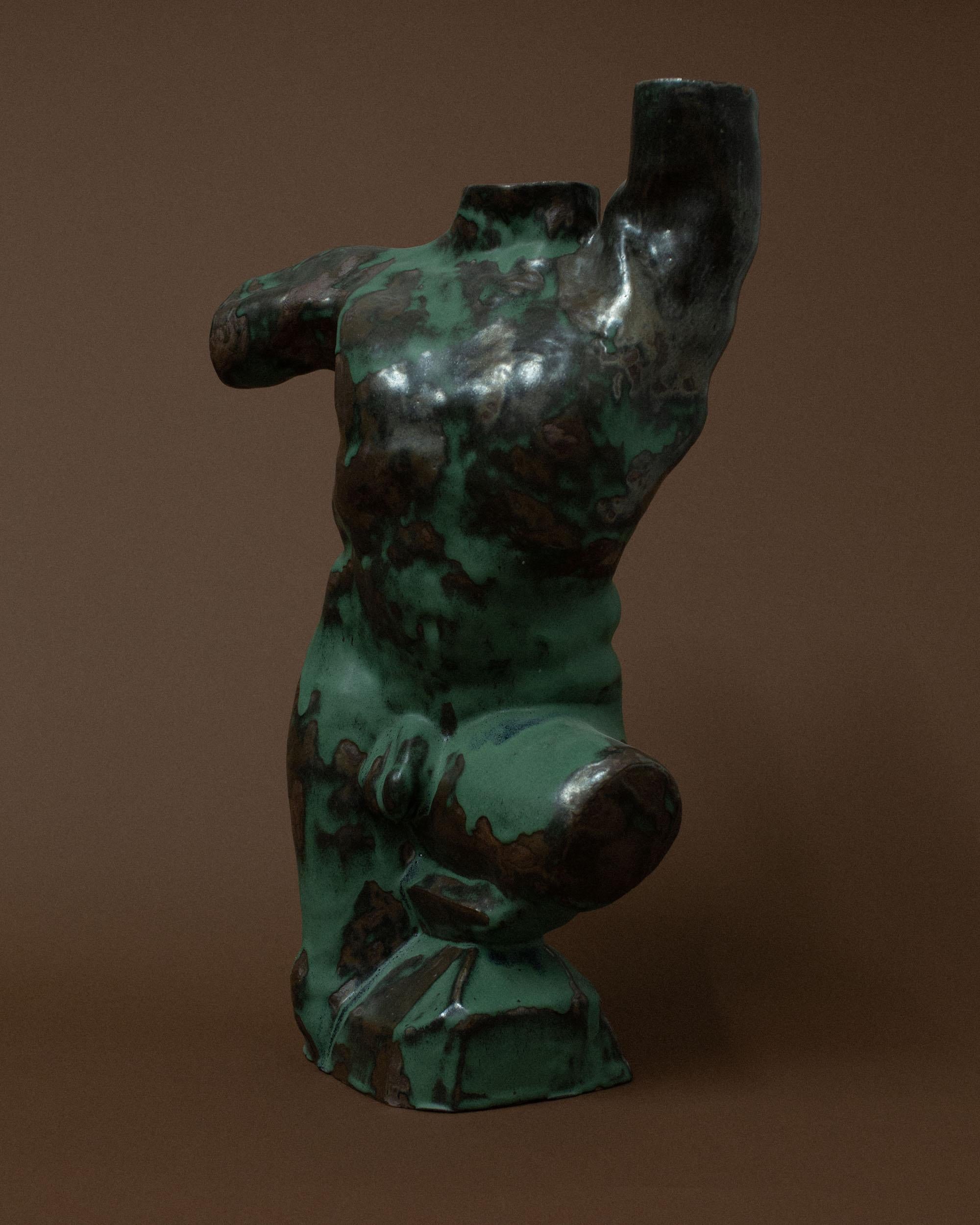 Grüne männliche Torso-Skulptur von Common Body im Angebot 10