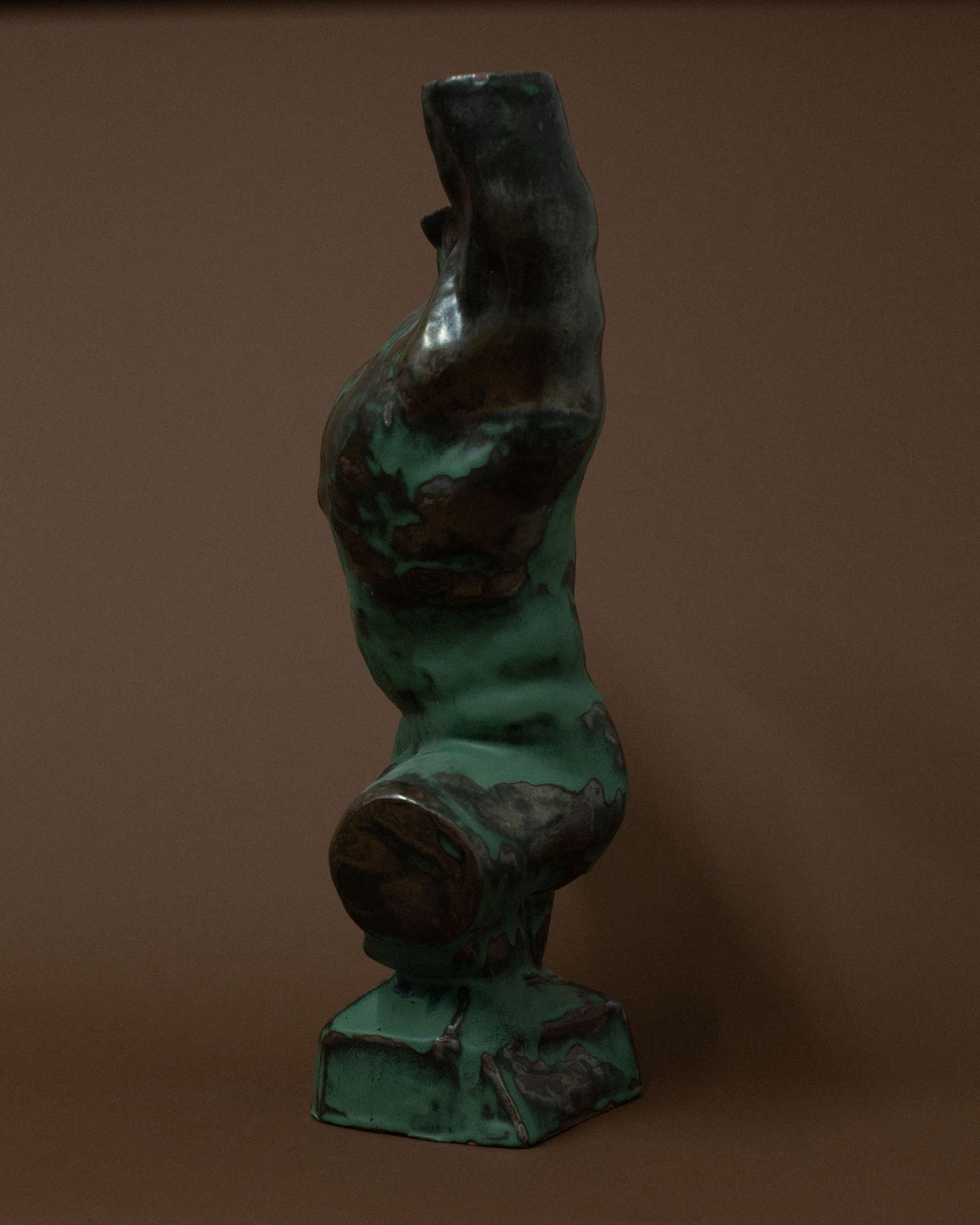 Grüne männliche Torso-Skulptur von Common Body im Angebot 11