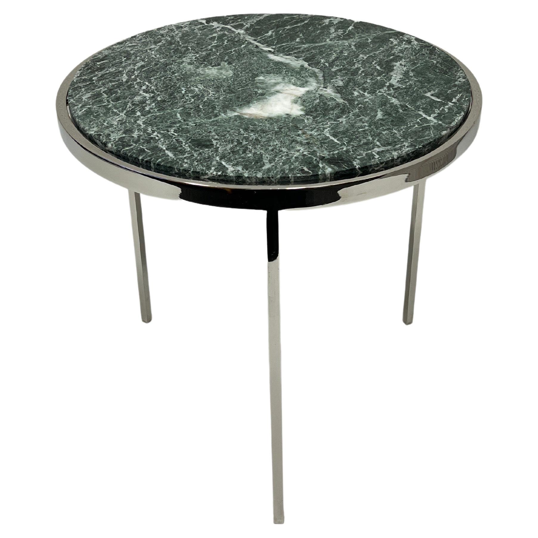 Table d'appoint tripode ronde en marbre vert et acier inoxydable poli de Brueton 