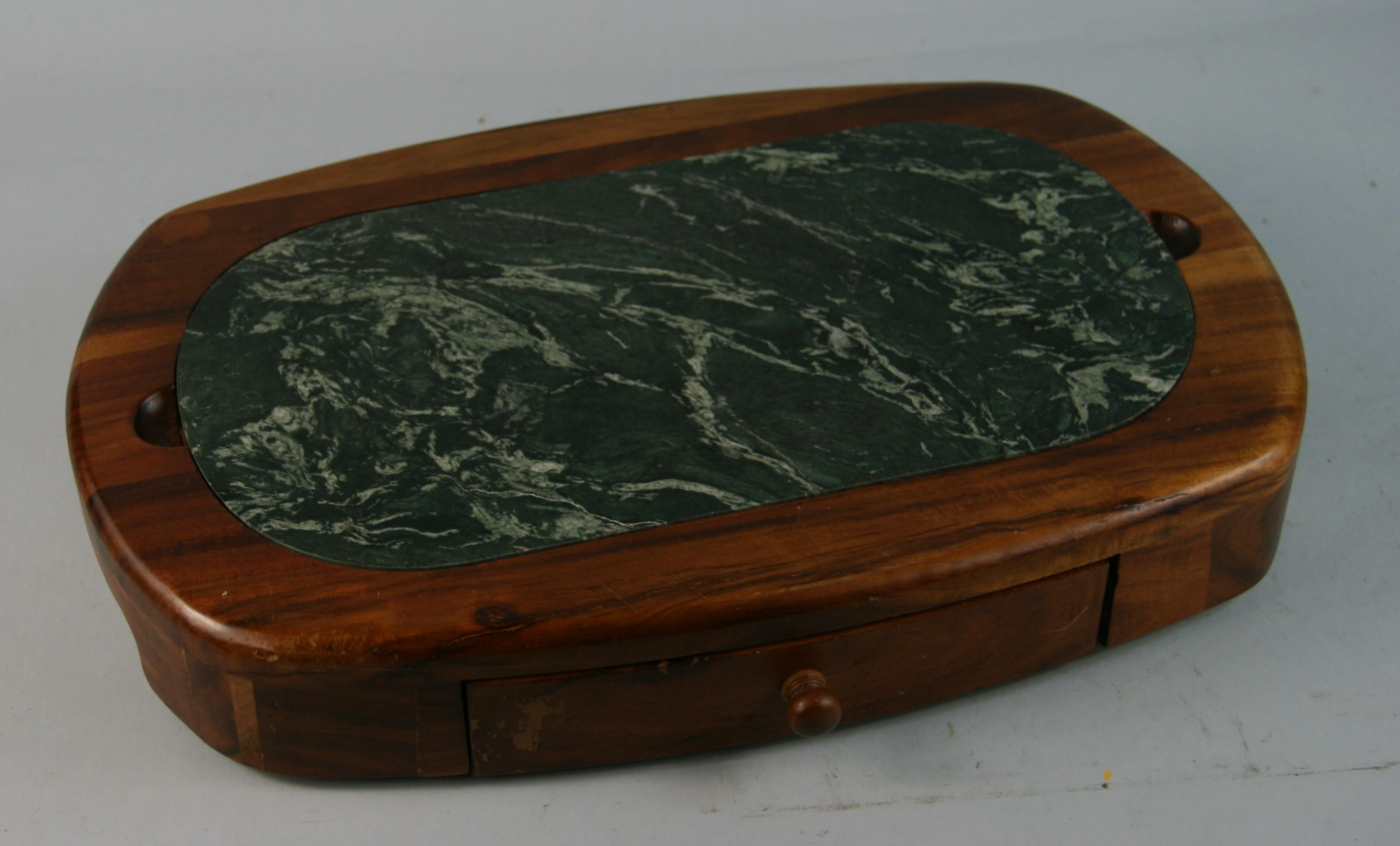 Green Marble and Wood Cheese Board with 5 Stainless Steel Knives In Good Condition For Sale In Douglas Manor, NY