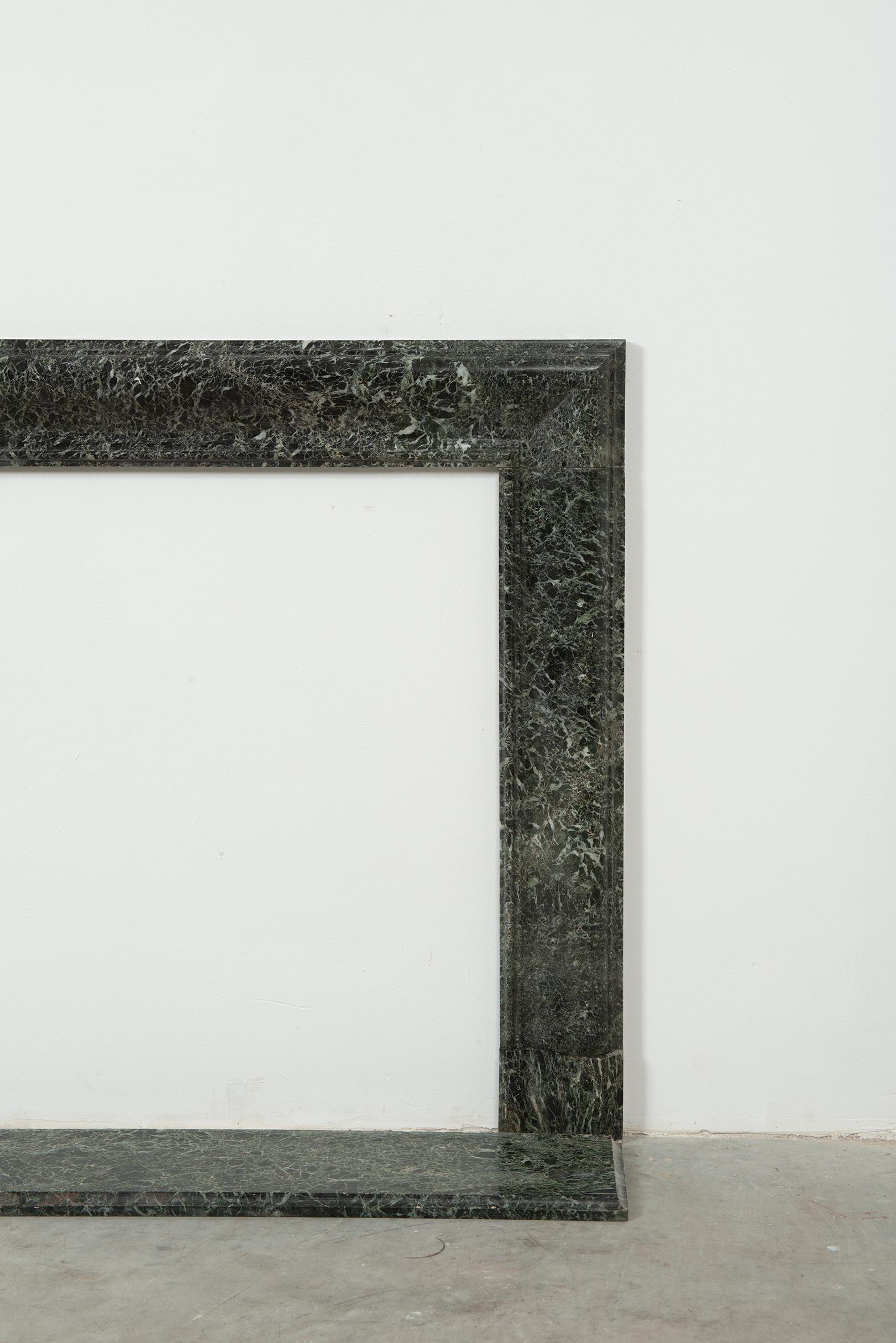 Green Marble Bolection Fireplace with Hearth In Good Condition For Sale In Haarlem, Noord-Holland