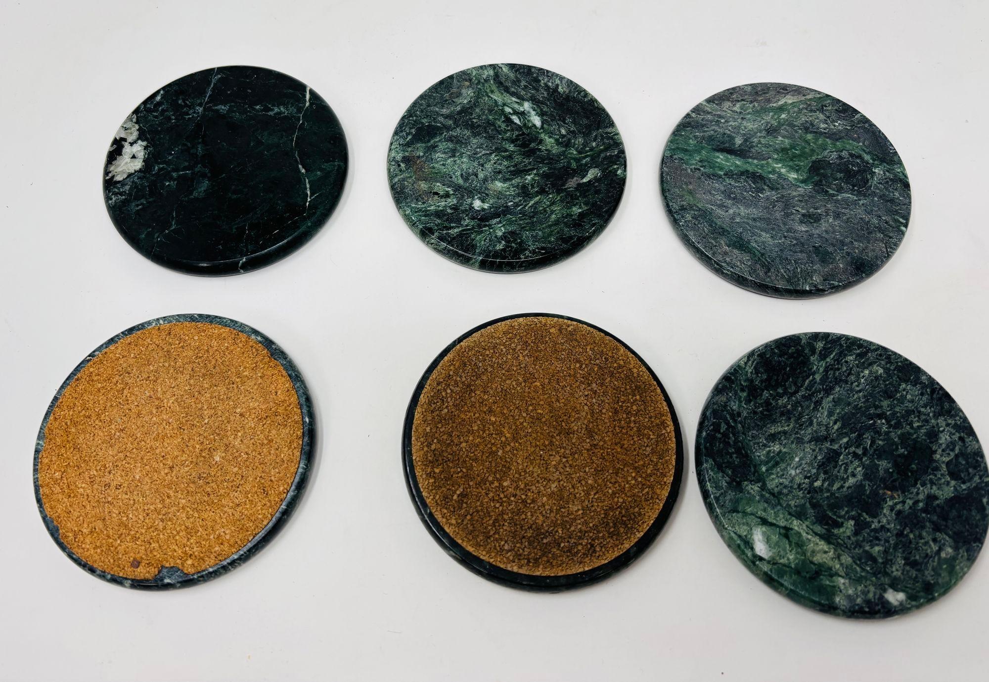 Grüner Marmor Untersetzer Set 6 Pieces Handgemacht in Italien Sammlerstück 1970 im Zustand „Gut“ im Angebot in North Hollywood, CA