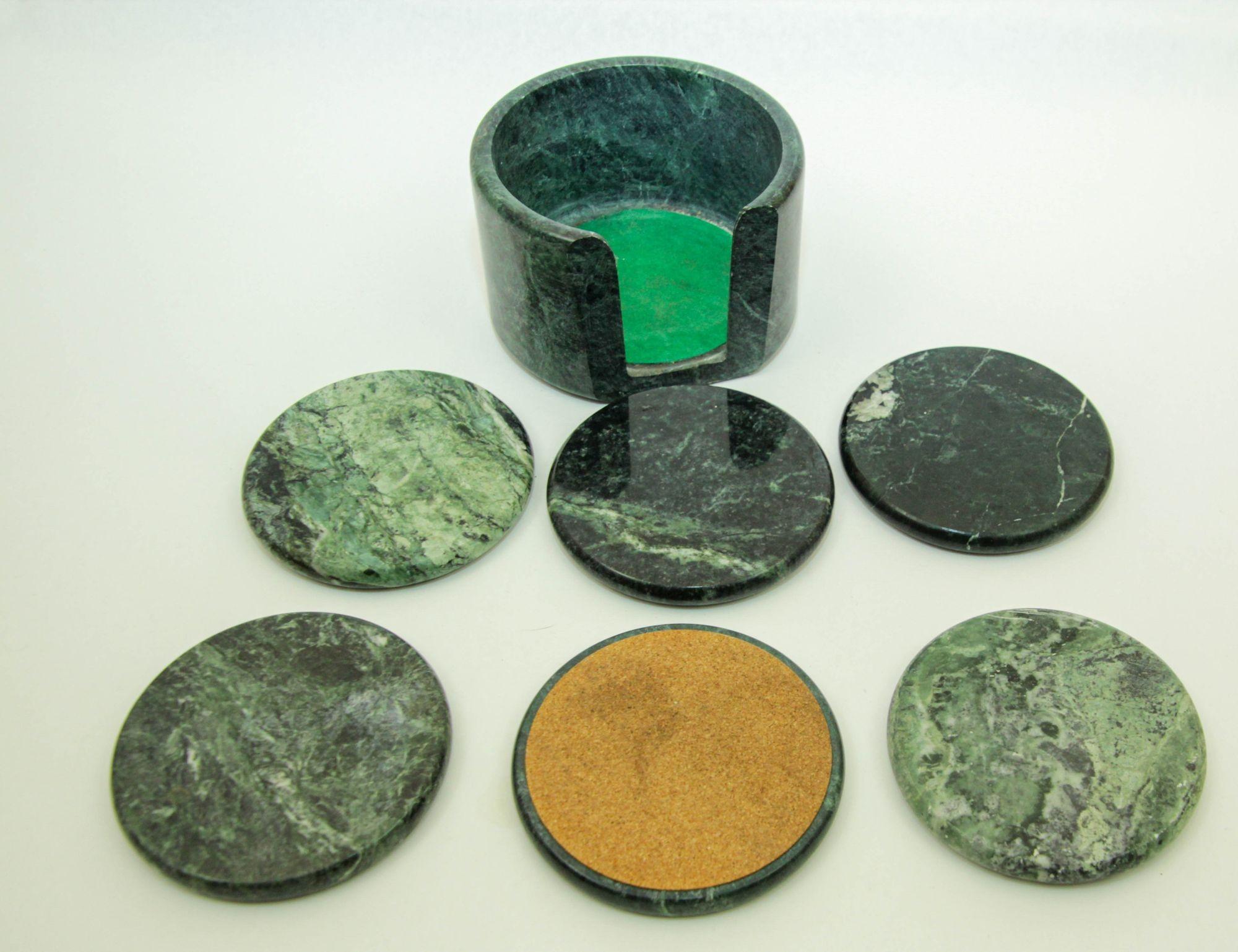 Grüner Marmor Untersetzer Set 7 Pieces Handgemacht in Italien Sammlerstück 1970 (Postmoderne)