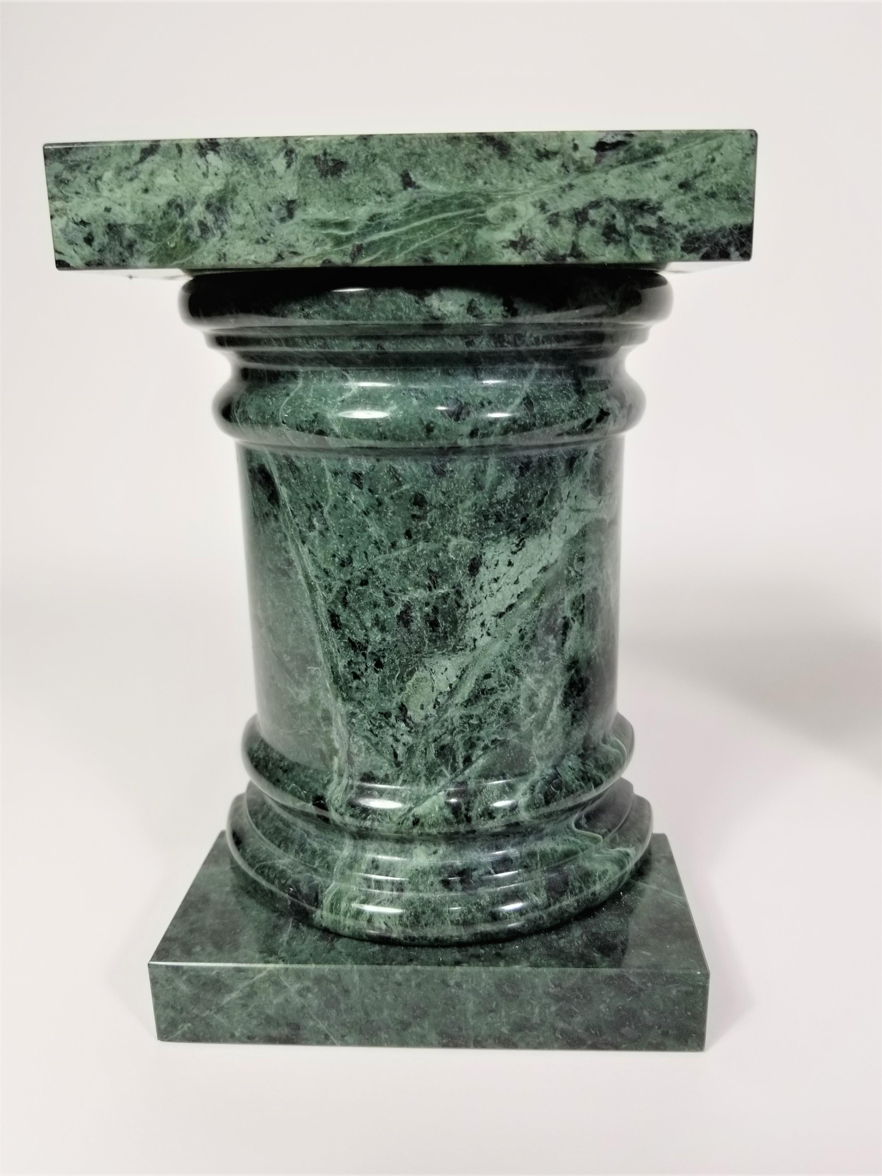 Green Marble Column Bookends Mid Century In Excellent Condition For Sale In New York, NY