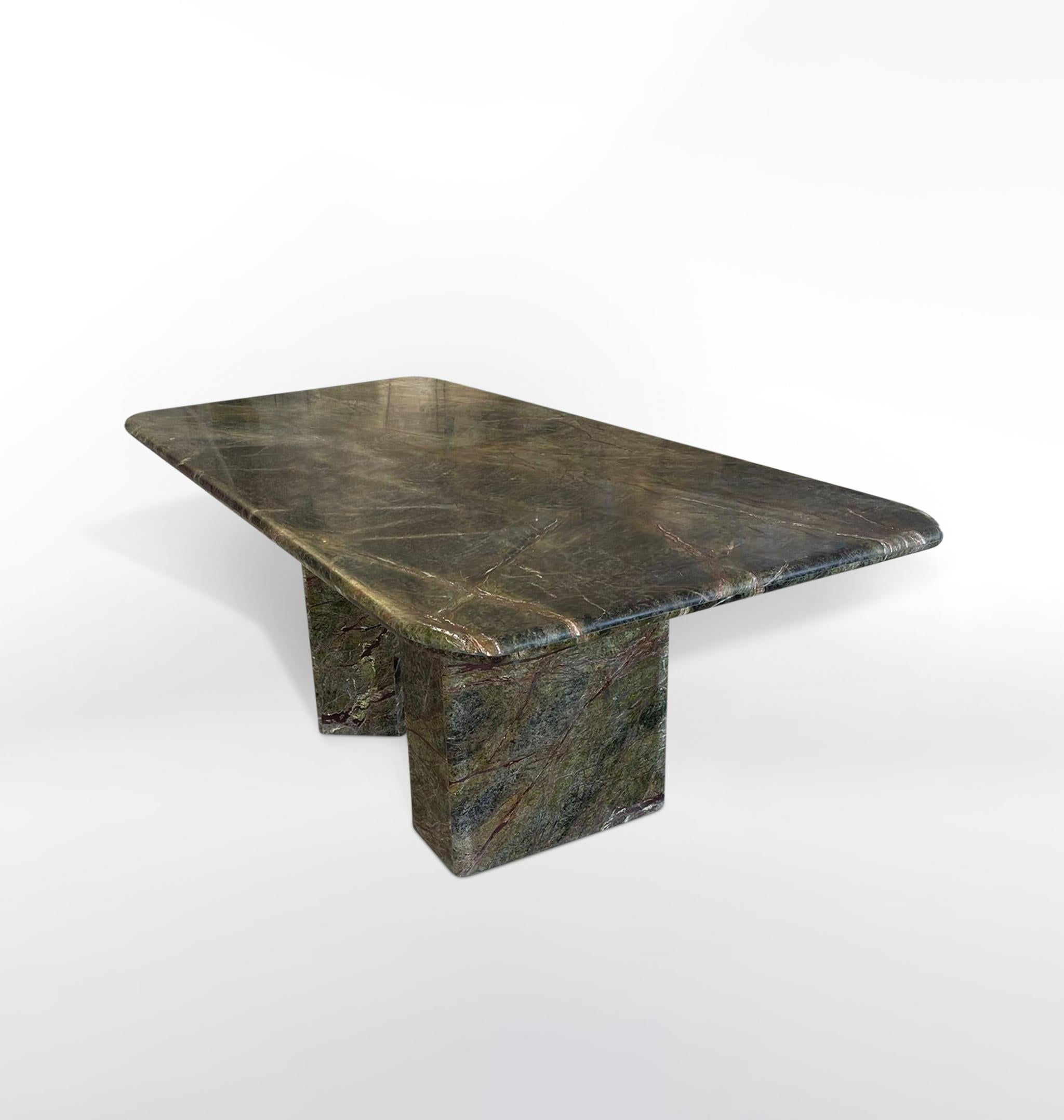 Mid-Century Modern Table de salle à manger en marbre vert par MY HABITAT DESIGN en vente