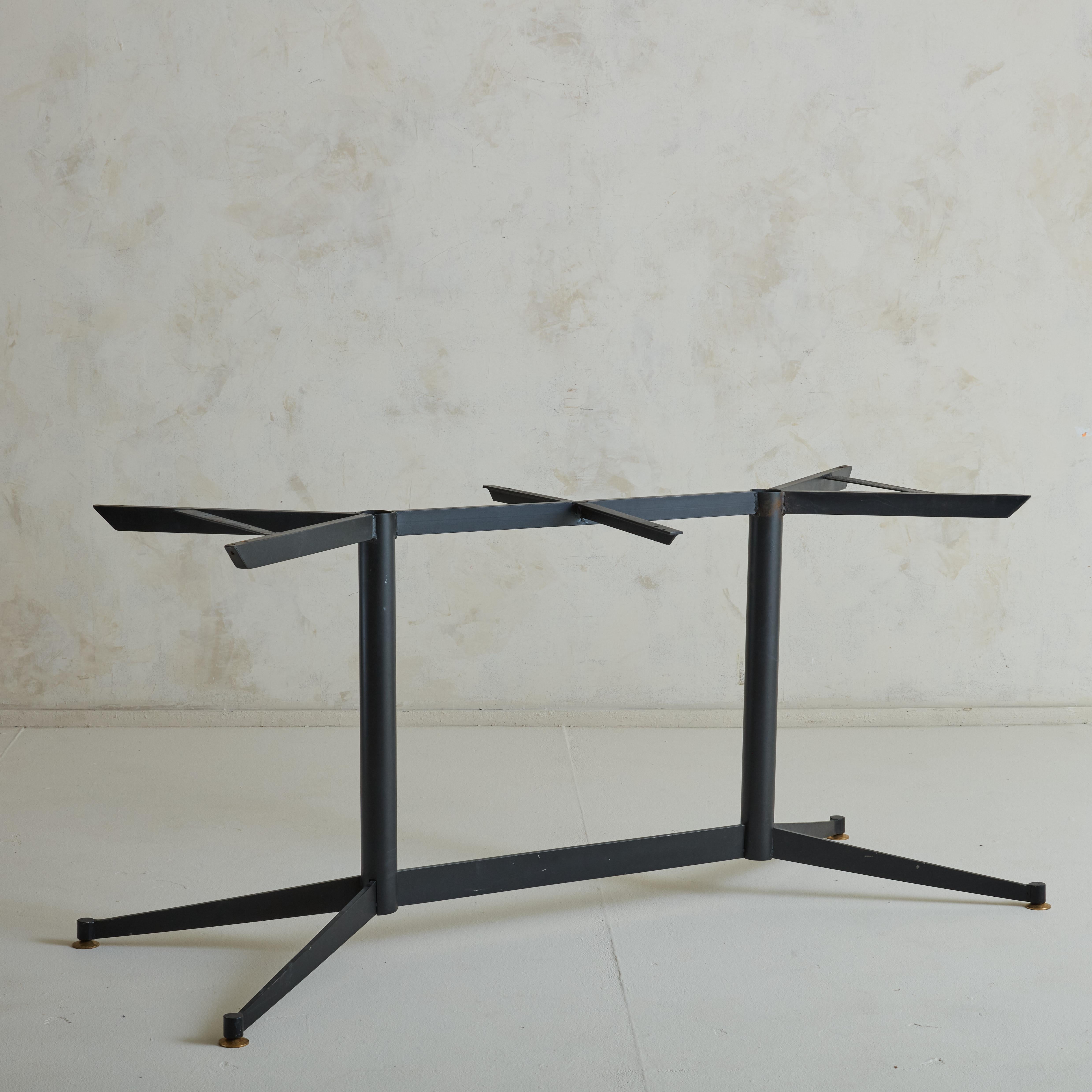Milieu du XXe siècle Superbe table de salle à manger italienne en marbre bleu de forme arquée unique, années 1960 en vente