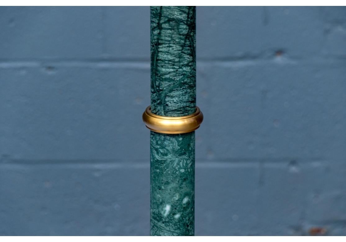 Ottone Lampada da terra in marmo verde con paralume in vendita