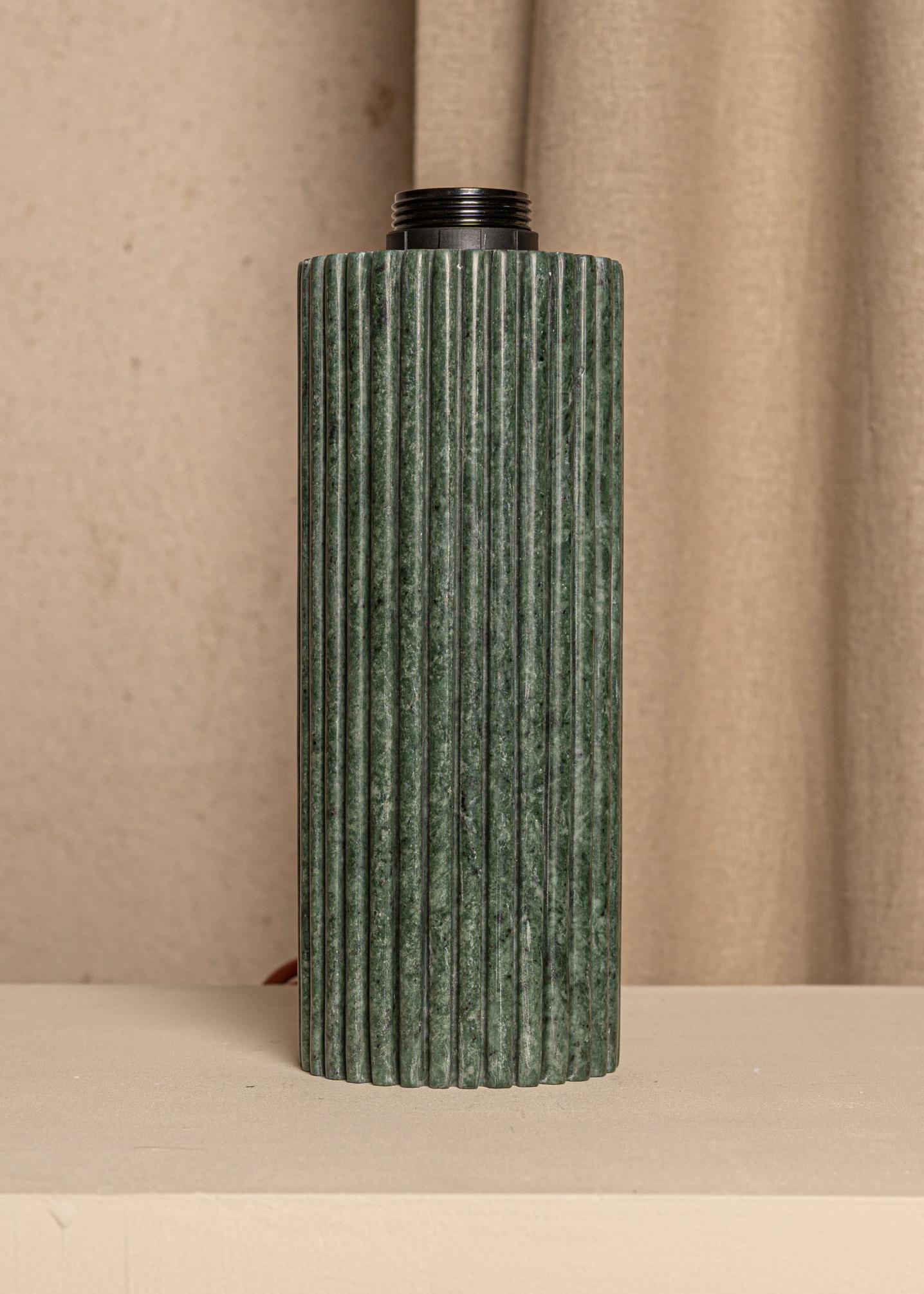 Flutita-Tischlampe aus grünem Marmor von Simone & Marcel (Postmoderne) im Angebot