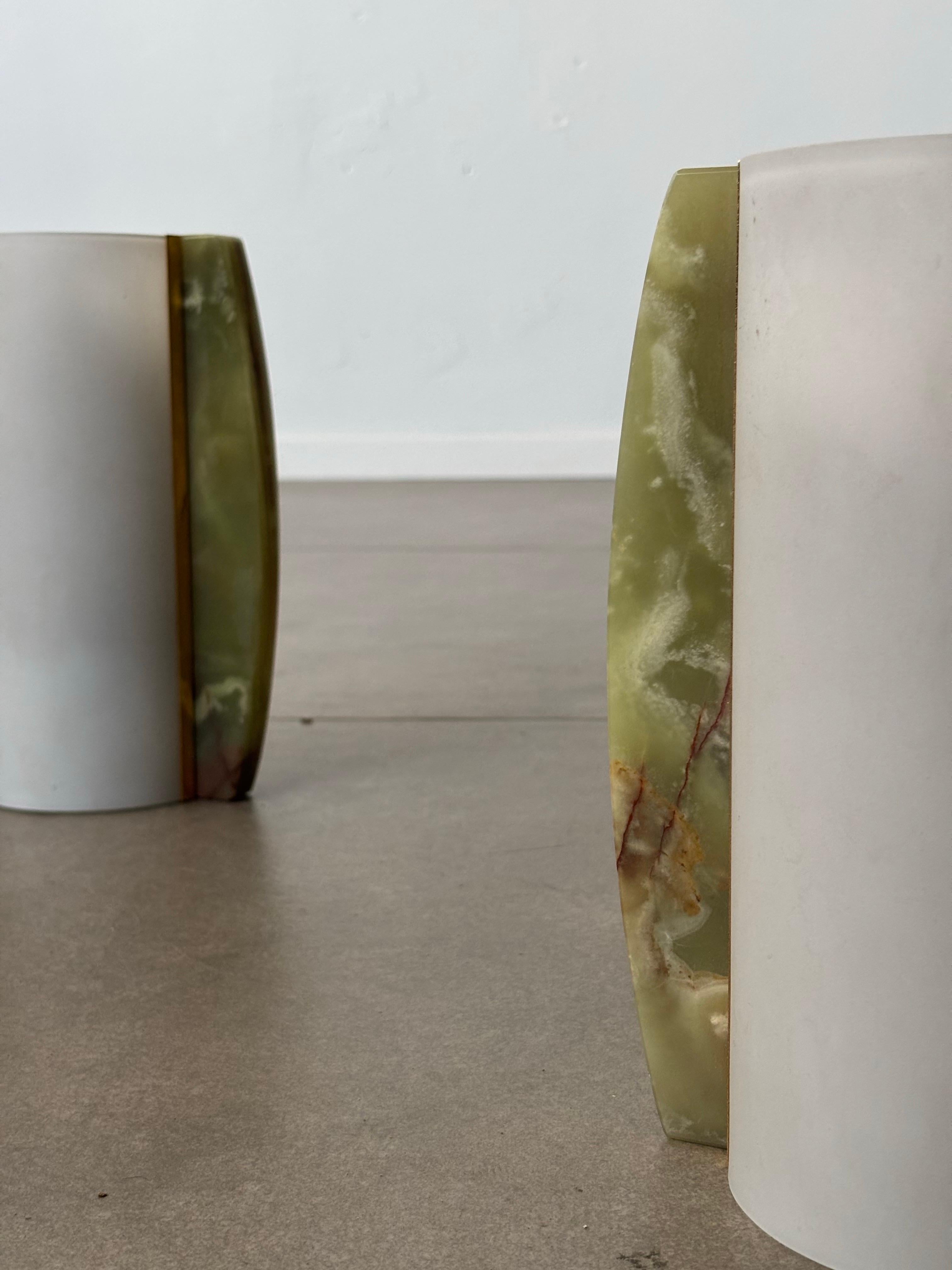 Apliques de mármol verde y cristal opalino de Veca, Italia, años 70 en Bueno estado para la venta en Tel Aviv-Yafo, Tel Aviv District