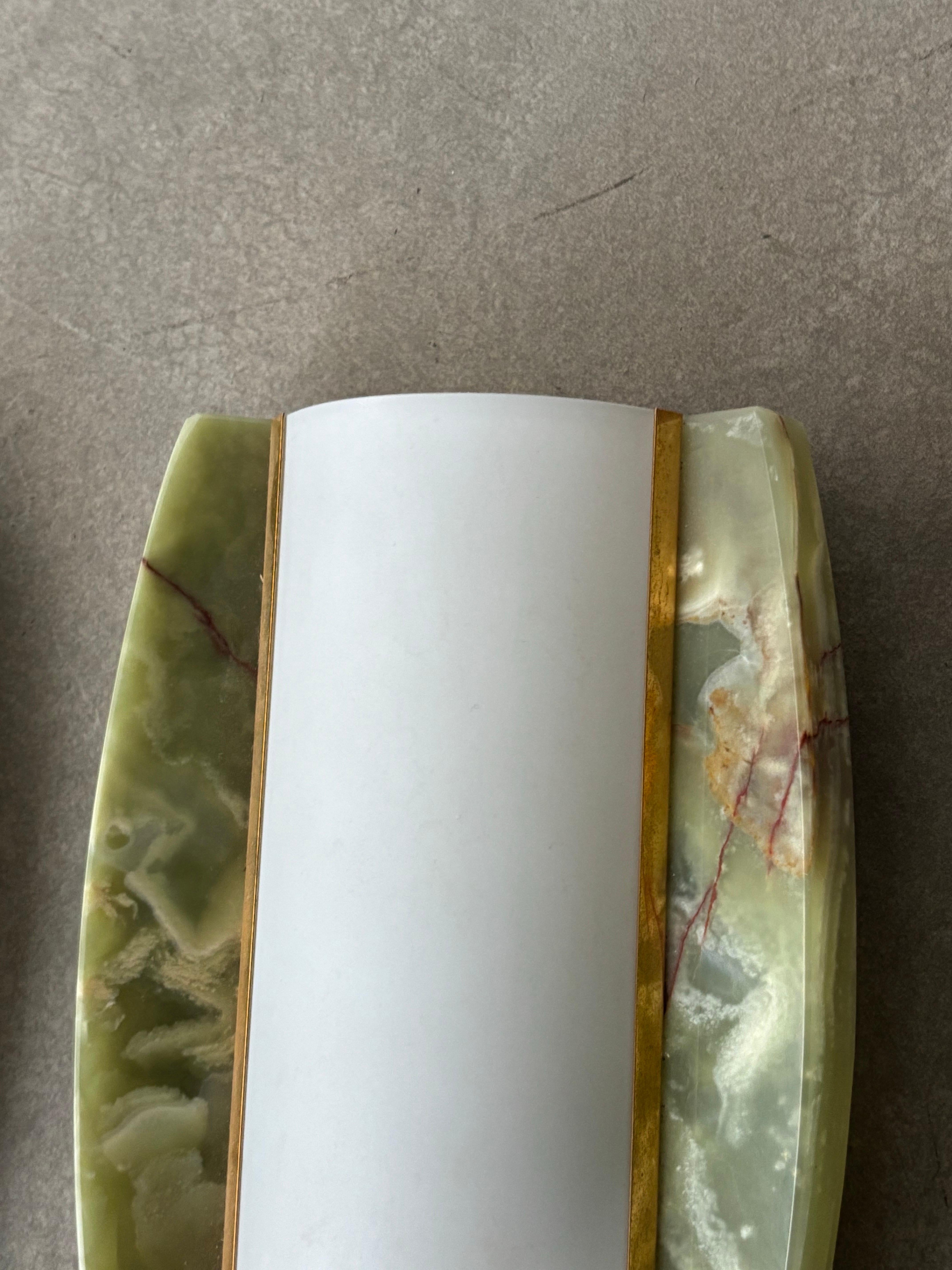 Apliques de mármol verde y cristal opalino de Veca, Italia, años 70 en venta 1