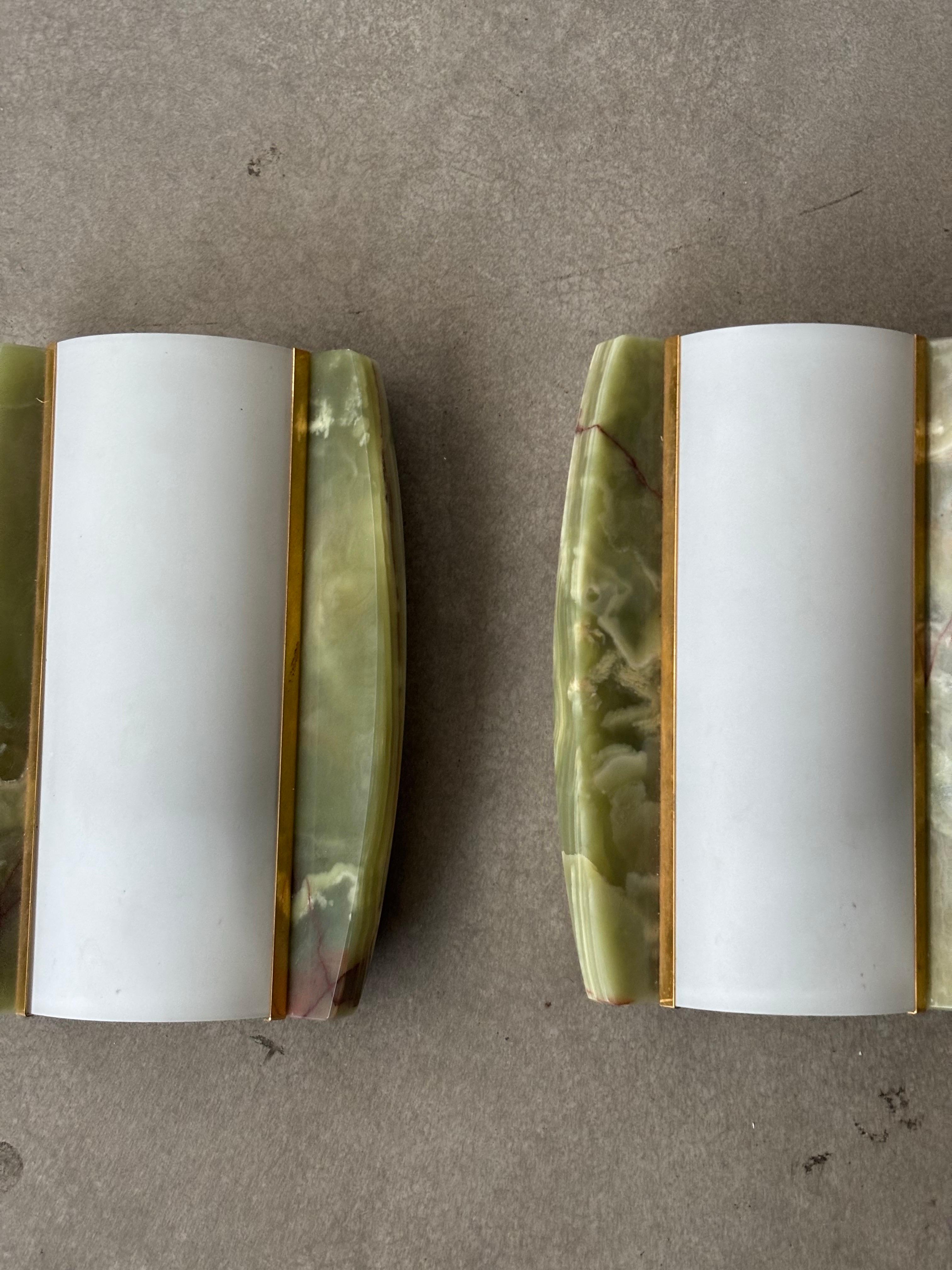 Apliques de mármol verde y cristal opalino de Veca, Italia, años 70 en venta 4