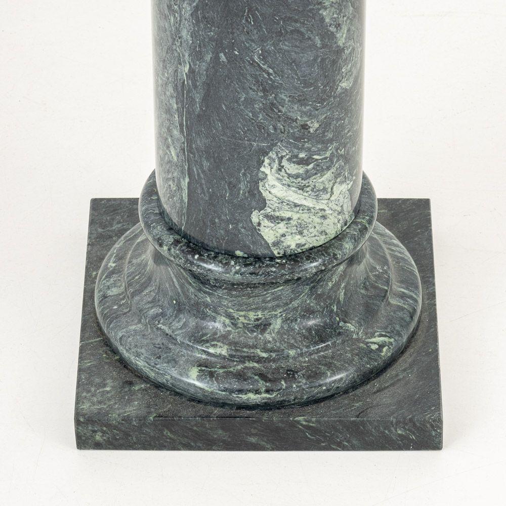 Neoclassico Piedistallo in marmo verde in vendita
