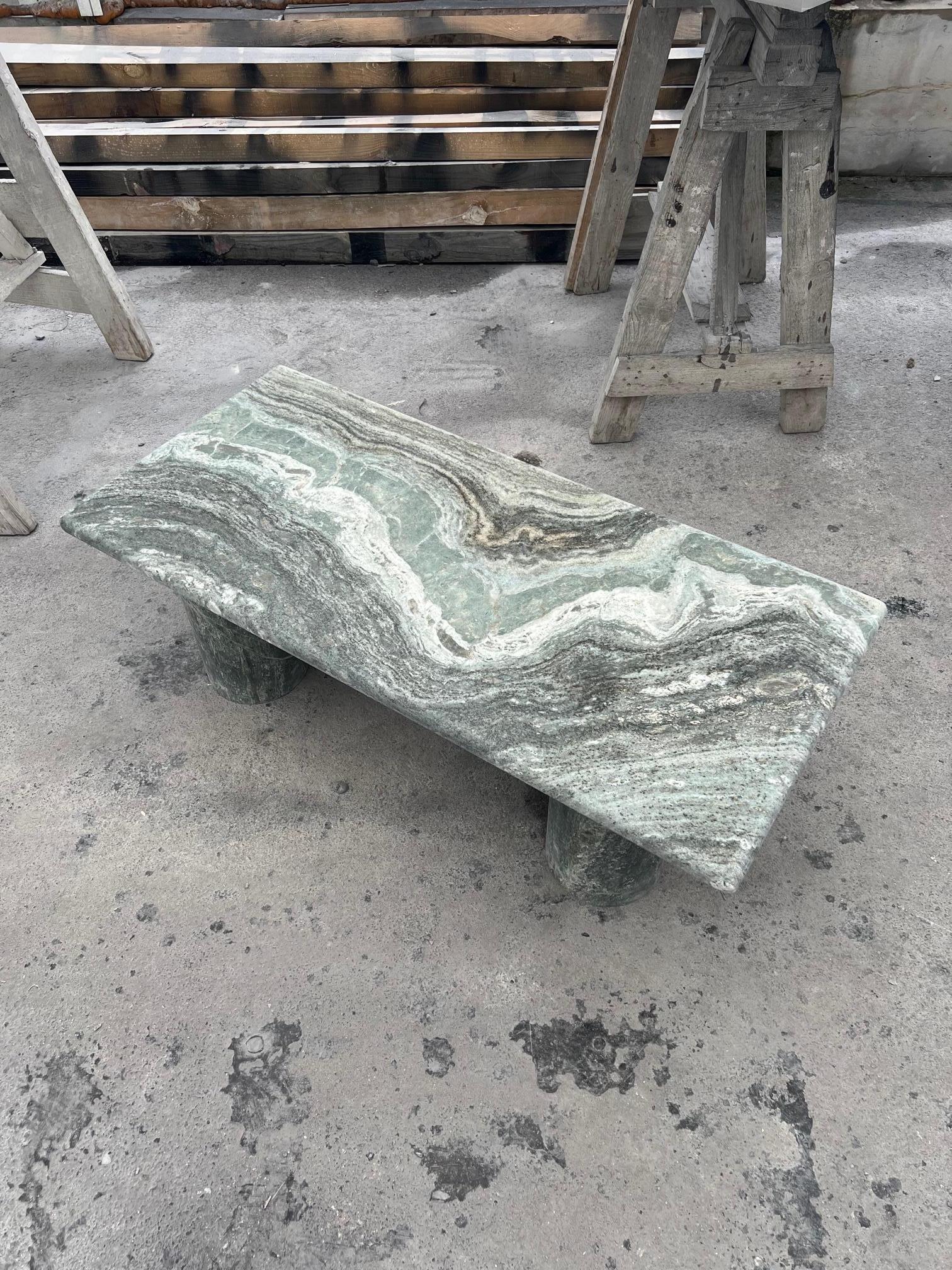Mesa de centro rectangular de mármol verde con patas de columna estilo Bellini en Nuevo estado para la venta en AMSTERDAM, NL