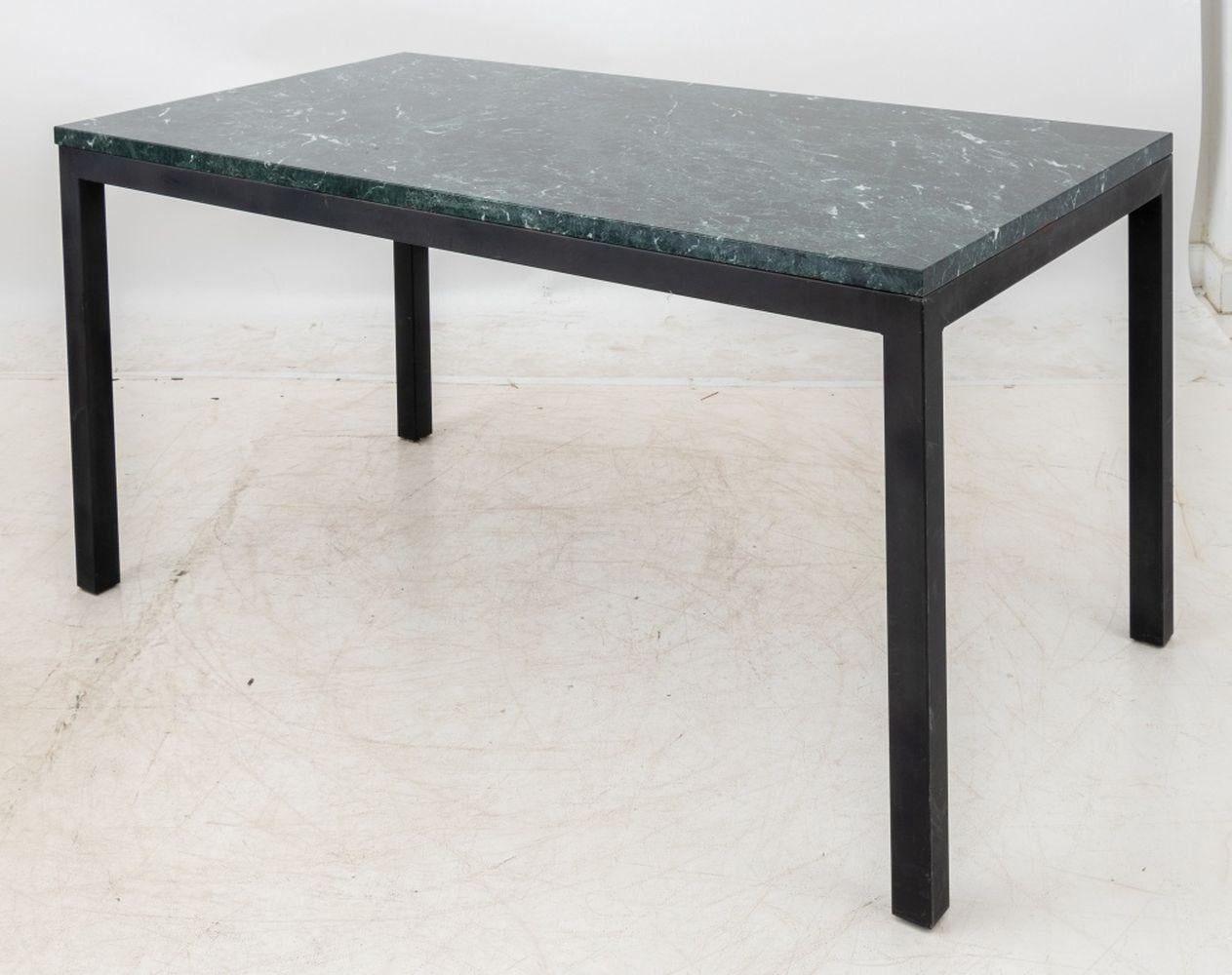 Green Marble Topped Patinated Metal Dining Table en Bueno estado para la venta en Astoria, NY
