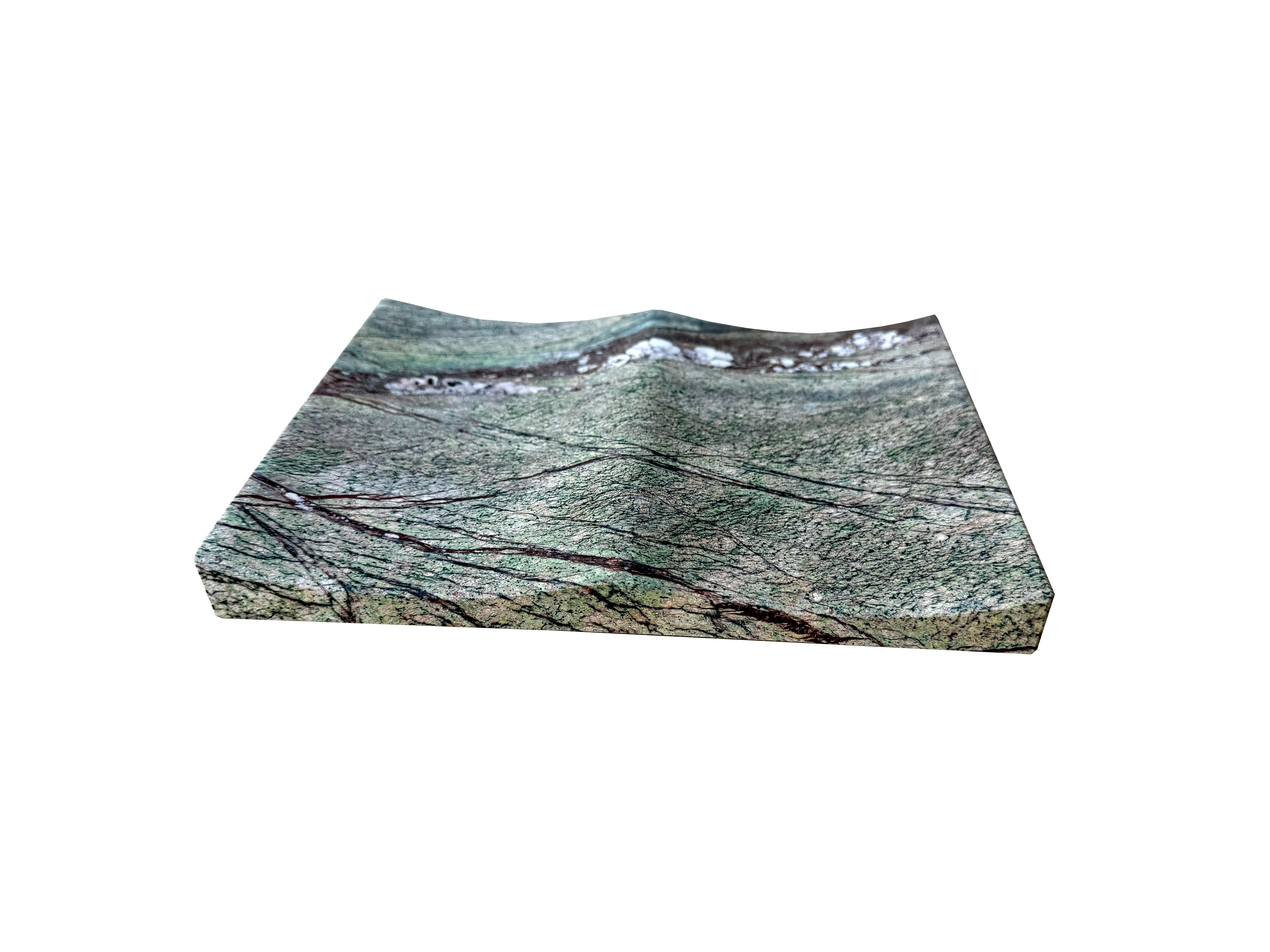 Pietra Vassoio in marmo verde di Joaquín Moll per Meddel - Lusso scultoreo in pietra radicata in vendita