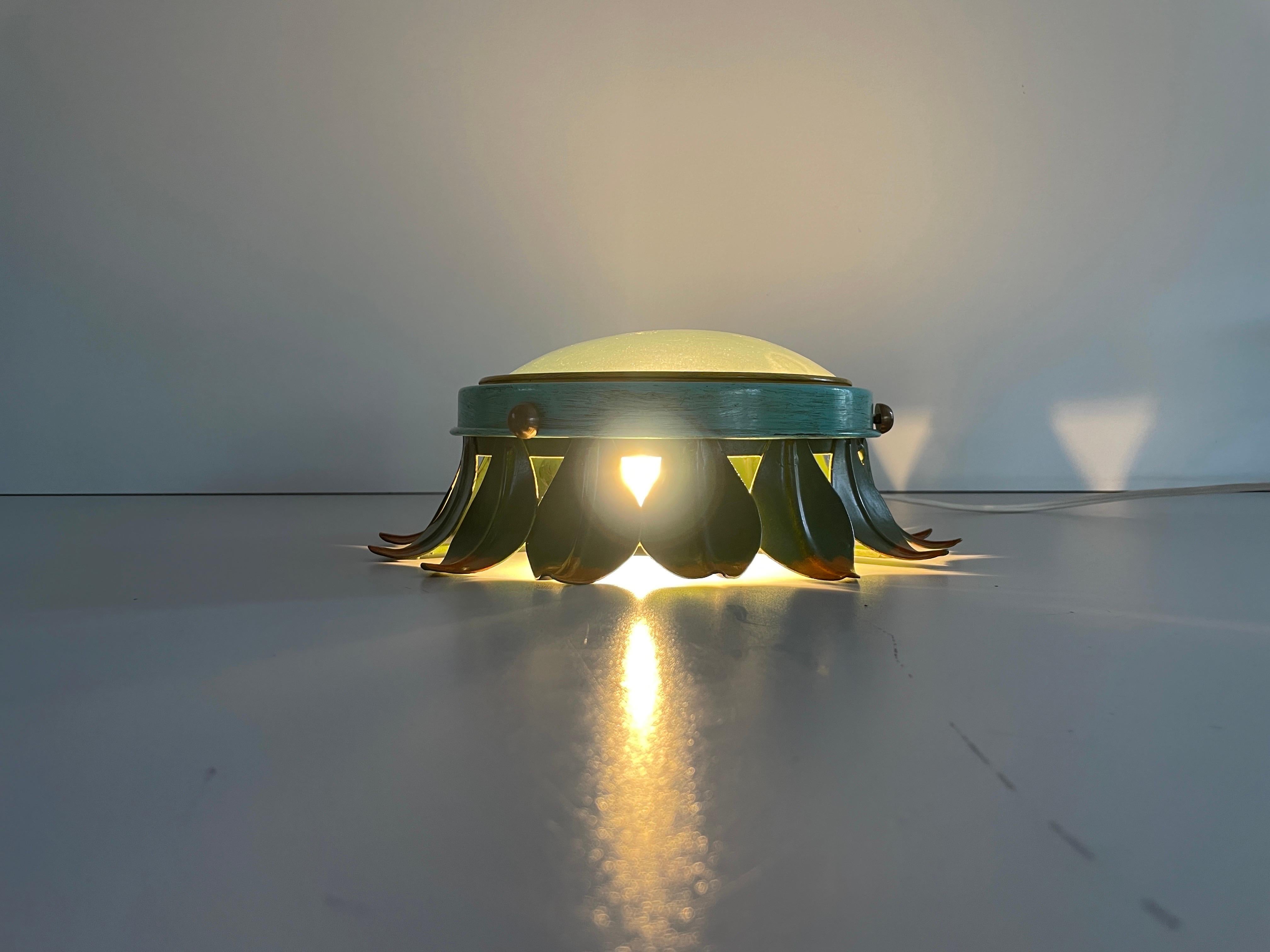 Lampada da incasso in metallo verde e vetro con design a fiori, anni '60, Germania in vendita 3