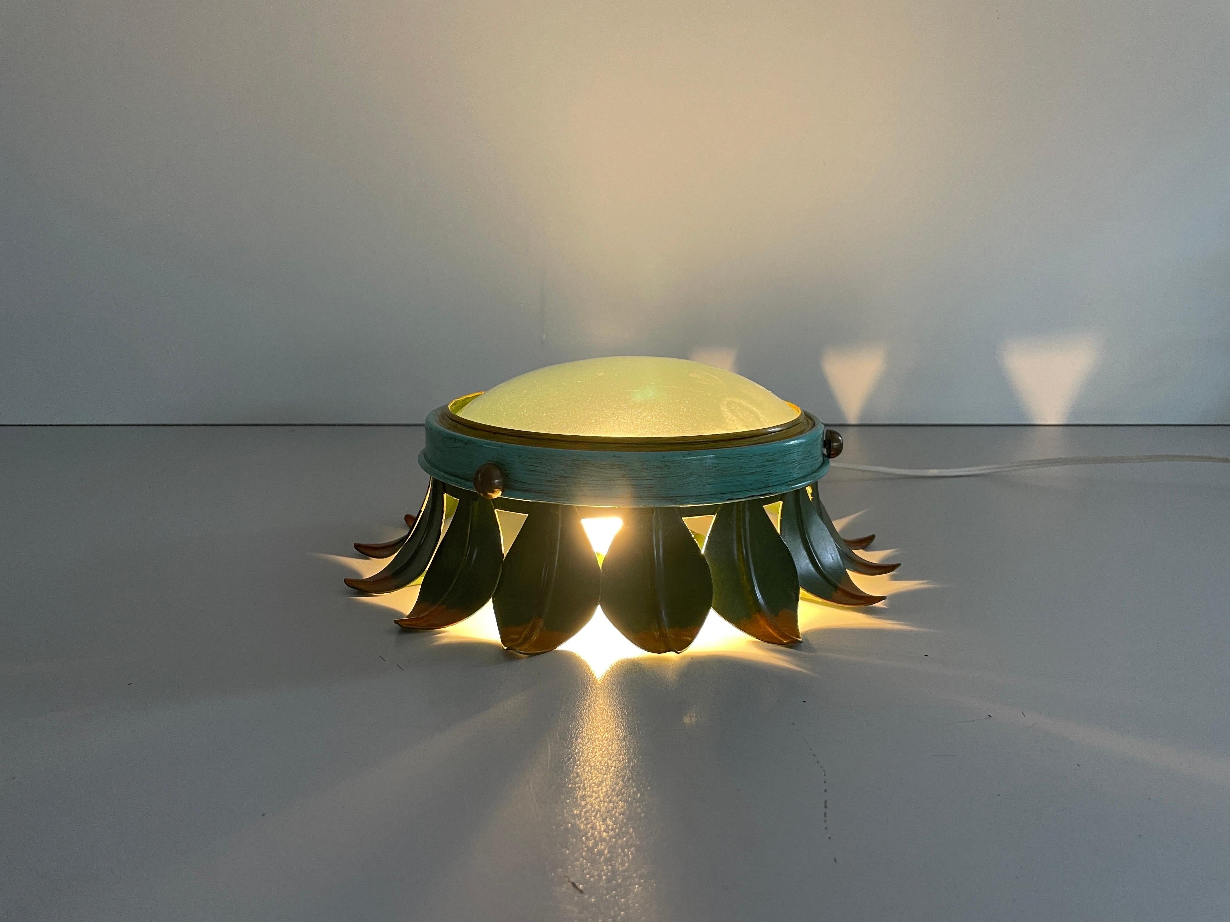Lampada da incasso in metallo verde e vetro con design a fiori, anni '60, Germania in vendita 4