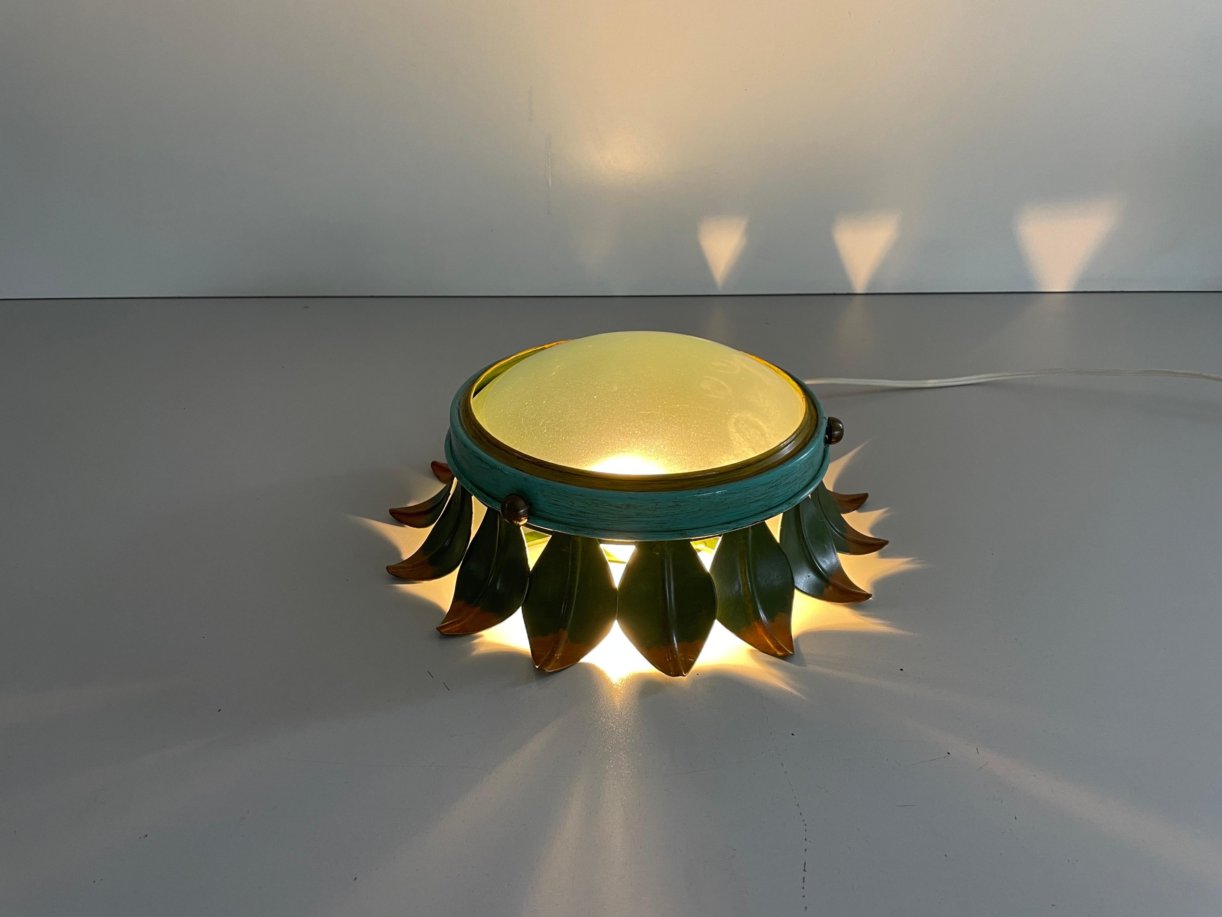 Lampada da incasso in metallo verde e vetro con design a fiori, anni '60, Germania in vendita 5