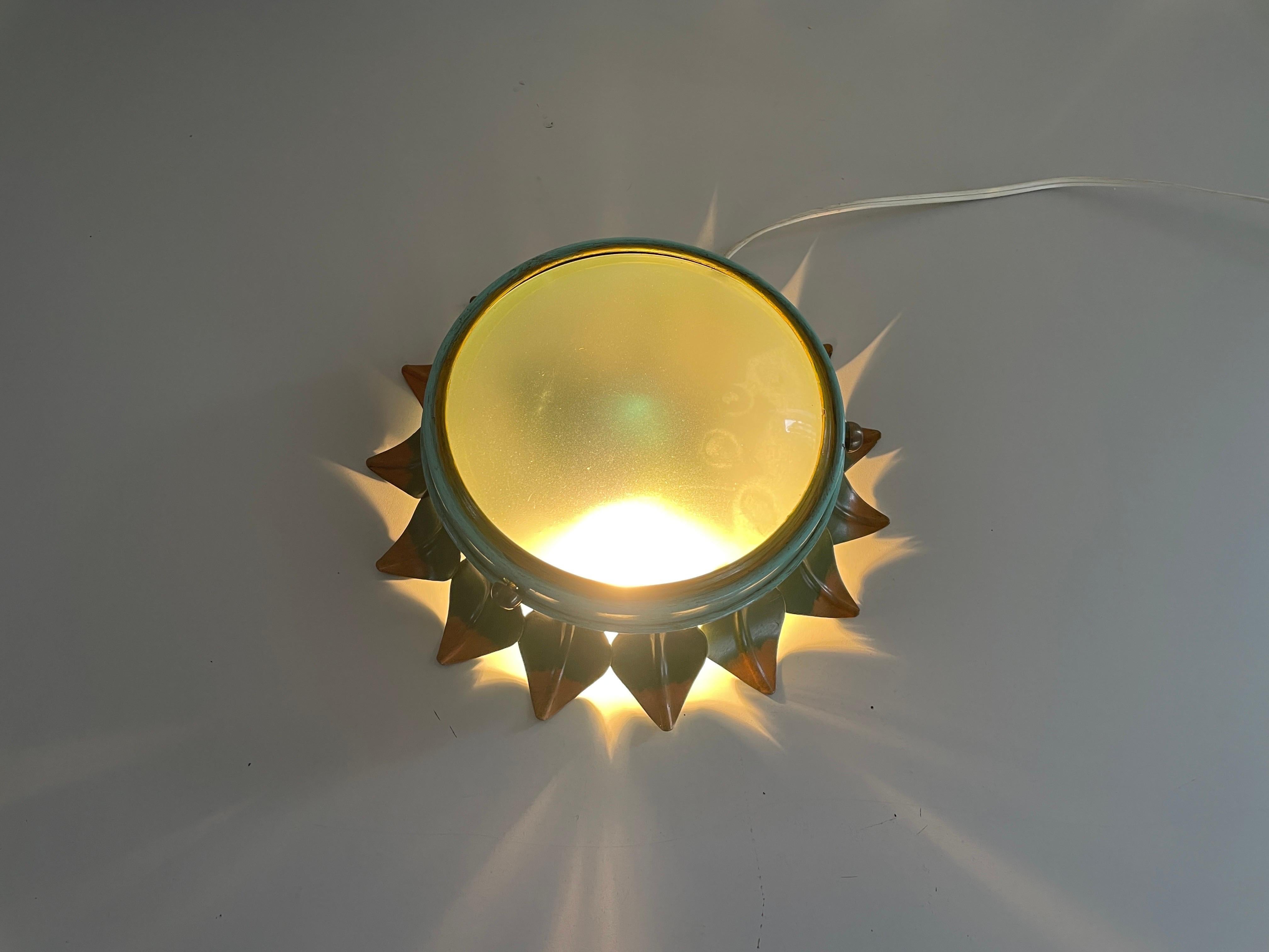 Lampada da incasso in metallo verde e vetro con design a fiori, anni '60, Germania in vendita 7