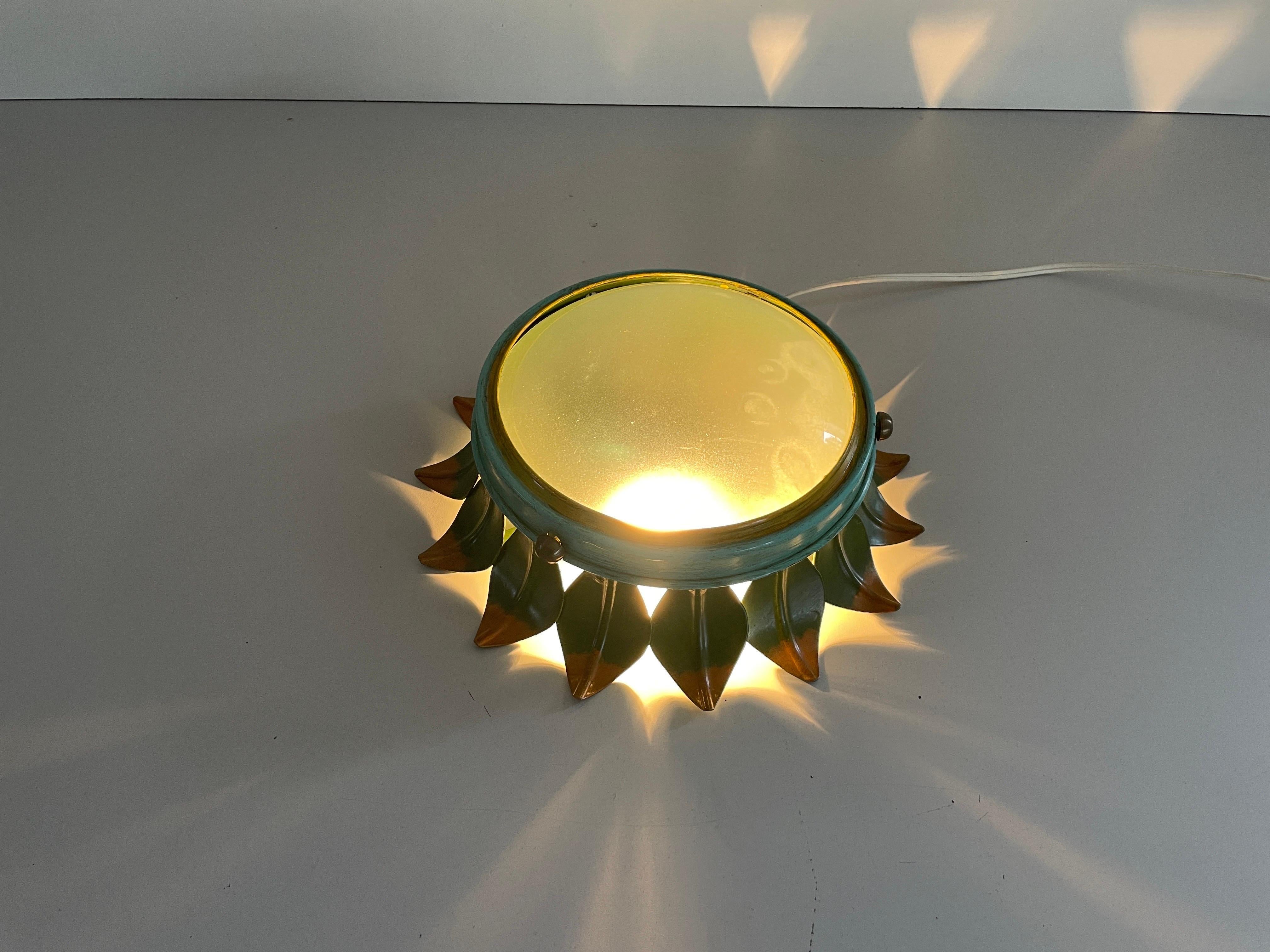 Lampada da incasso in metallo verde e vetro con design a fiori, anni '60, Germania in vendita 9
