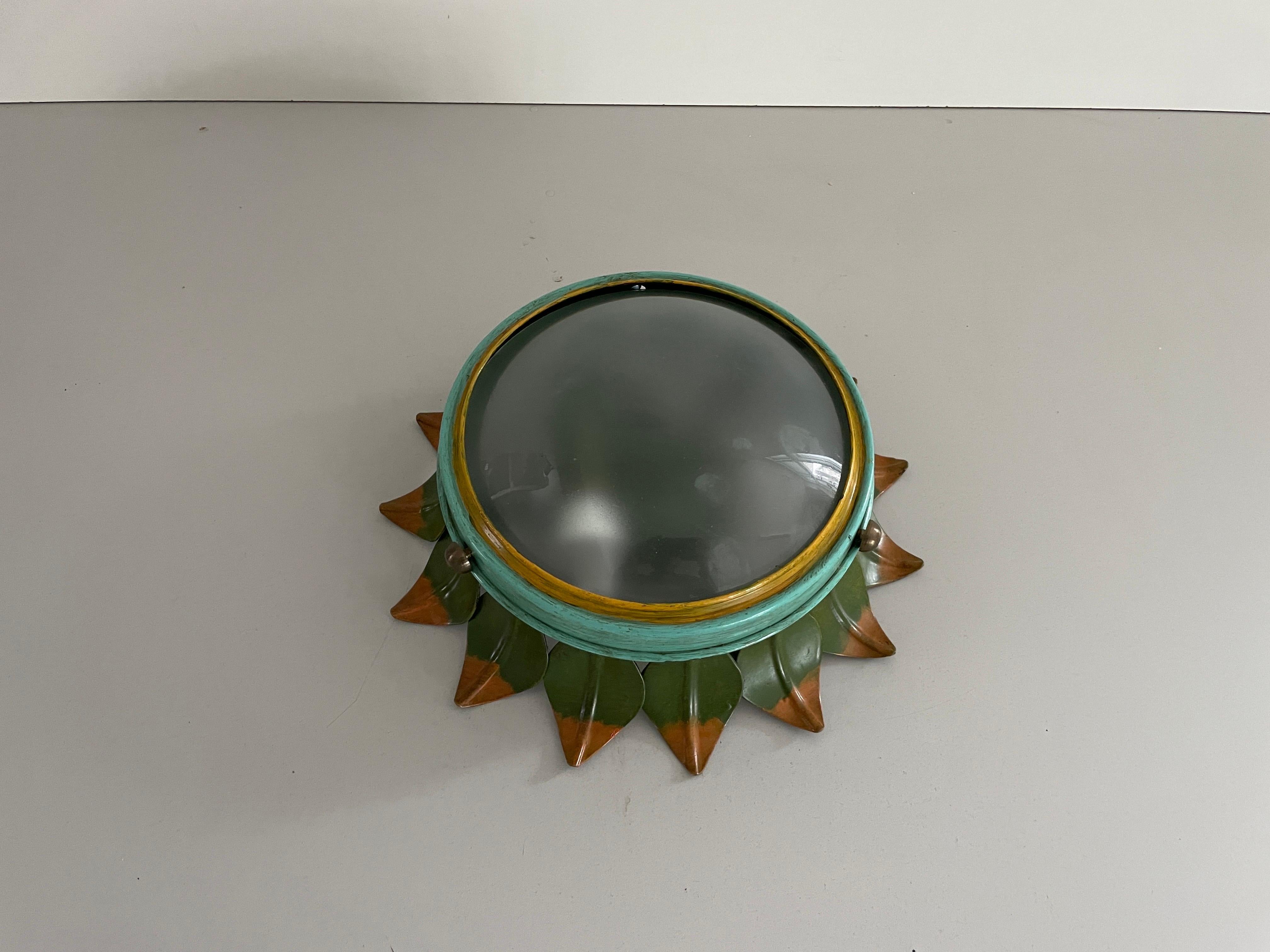 Lampada da incasso in metallo verde e vetro con design a fiori, anni '60, Germania In condizioni ottime in vendita a Hagenbach, DE