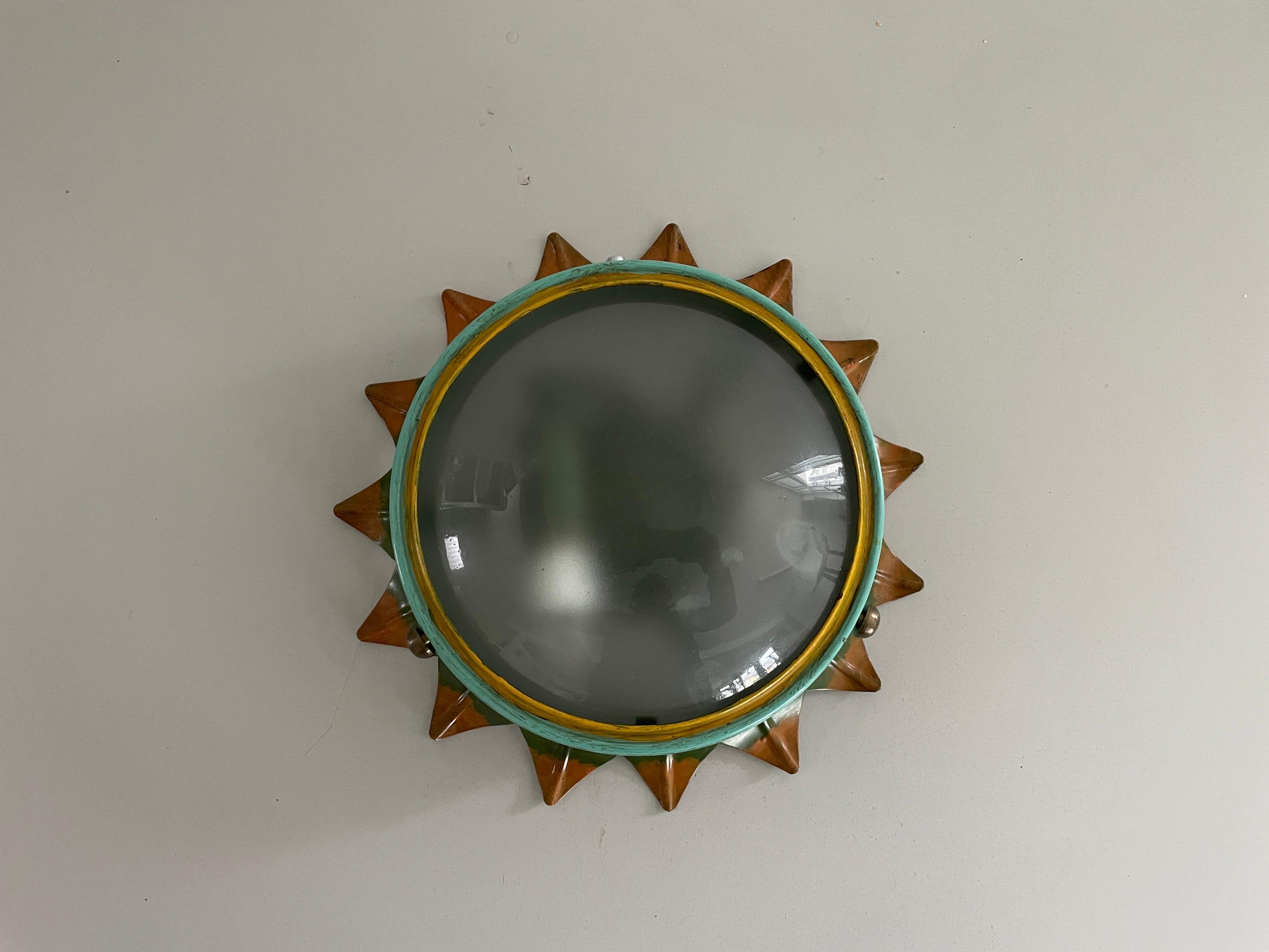 Metà XX secolo Lampada da incasso in metallo verde e vetro con design a fiori, anni '60, Germania in vendita