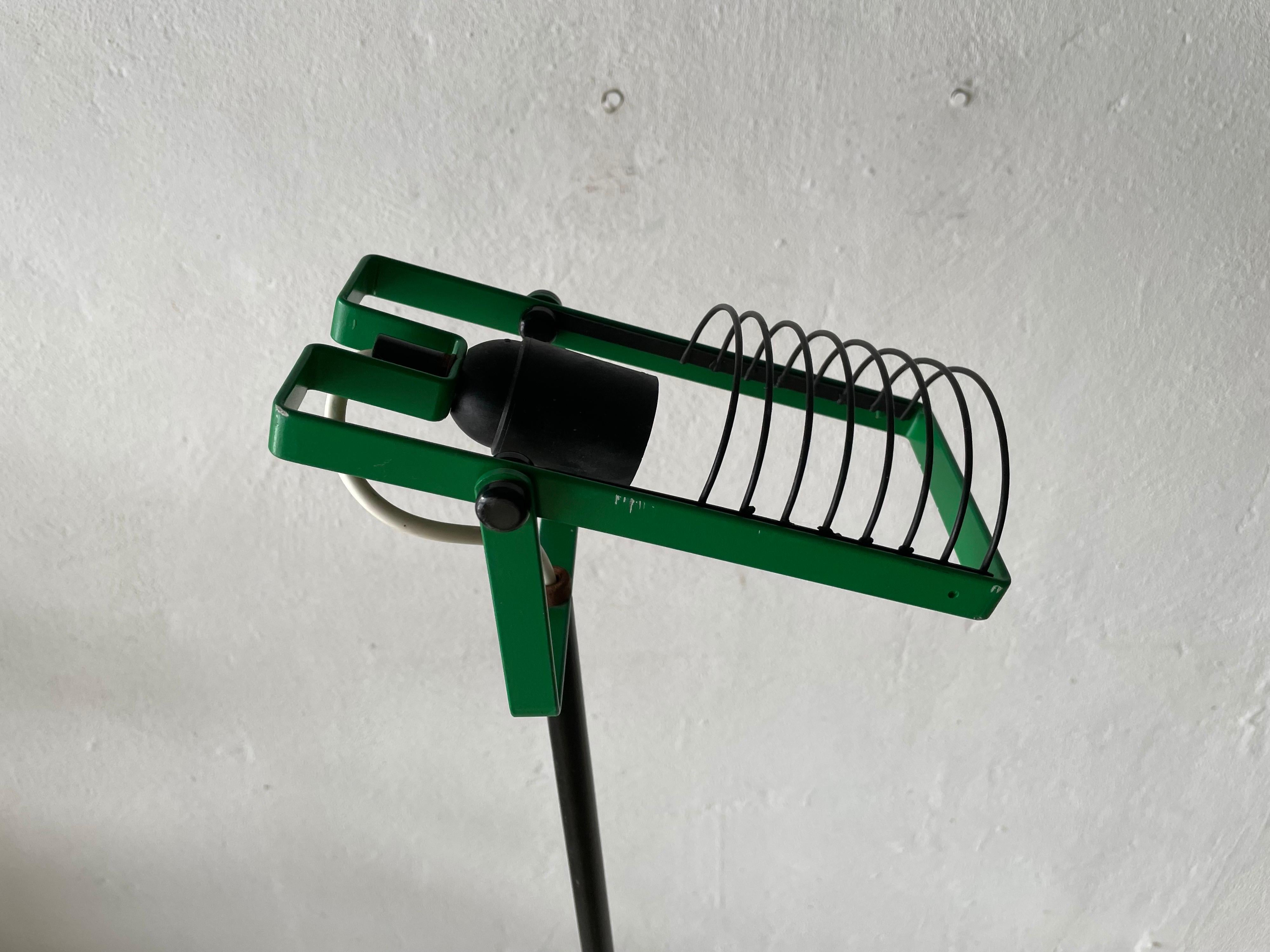Rare green floor lamp by Ernesto Gismondi for Artemide, 1970s, Italy

Lamp is in very good vintage condition.

This lamp works with E27 light bulb. Max 100W
Wired and suitable to use with 220V and 110V for all